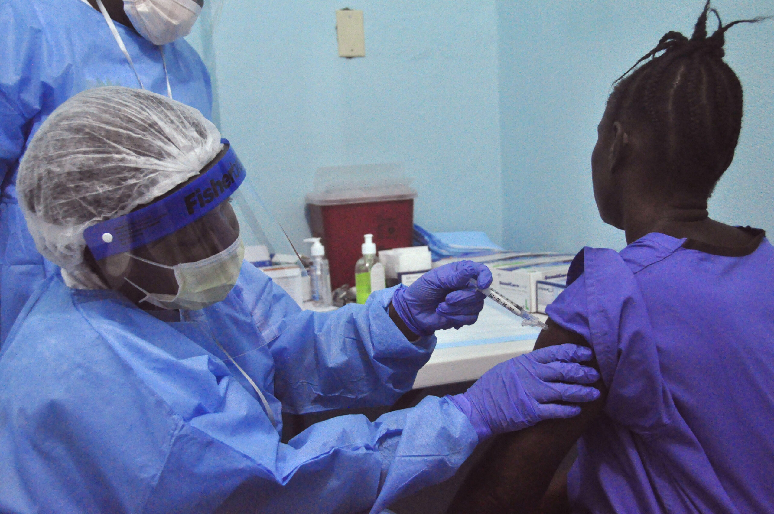 Ebola vaccine trial begins in Liberia