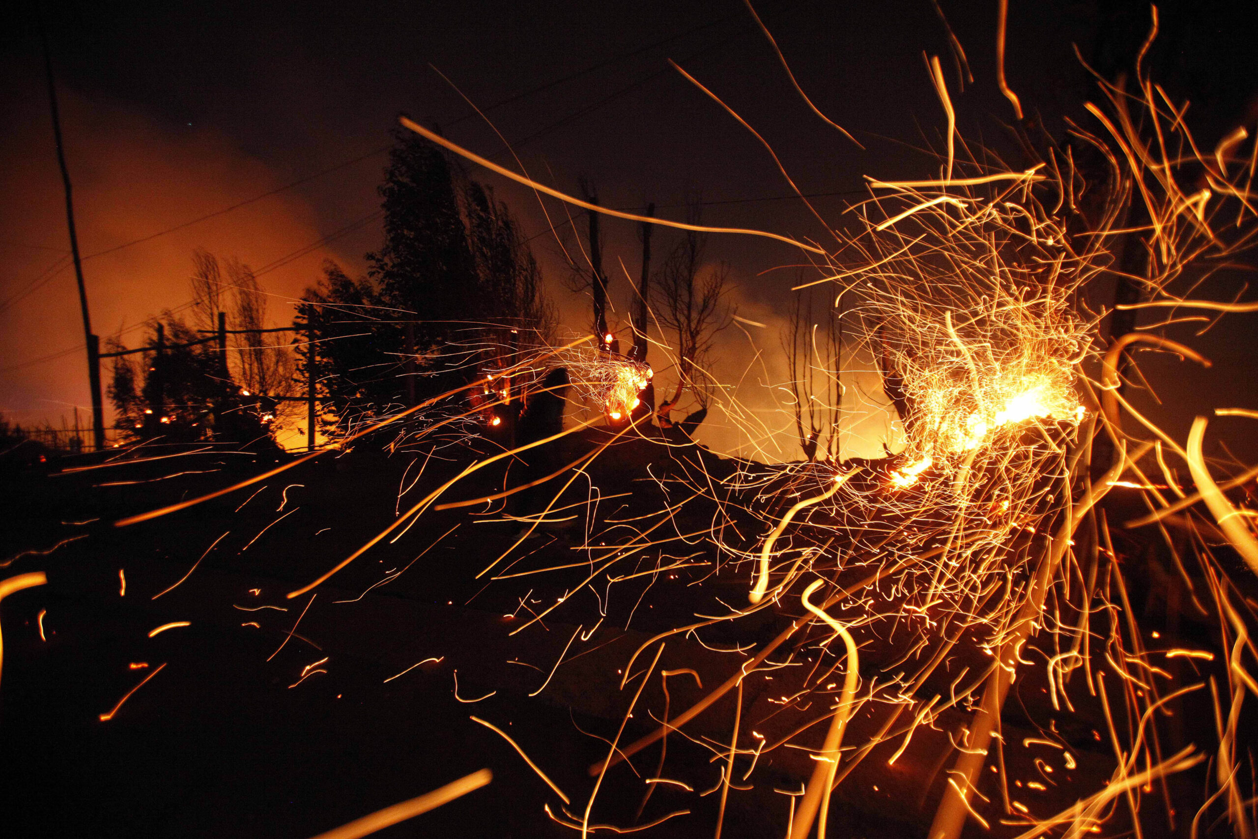 Chile fire toll: 12 dead; 2,000 homes destroyed
