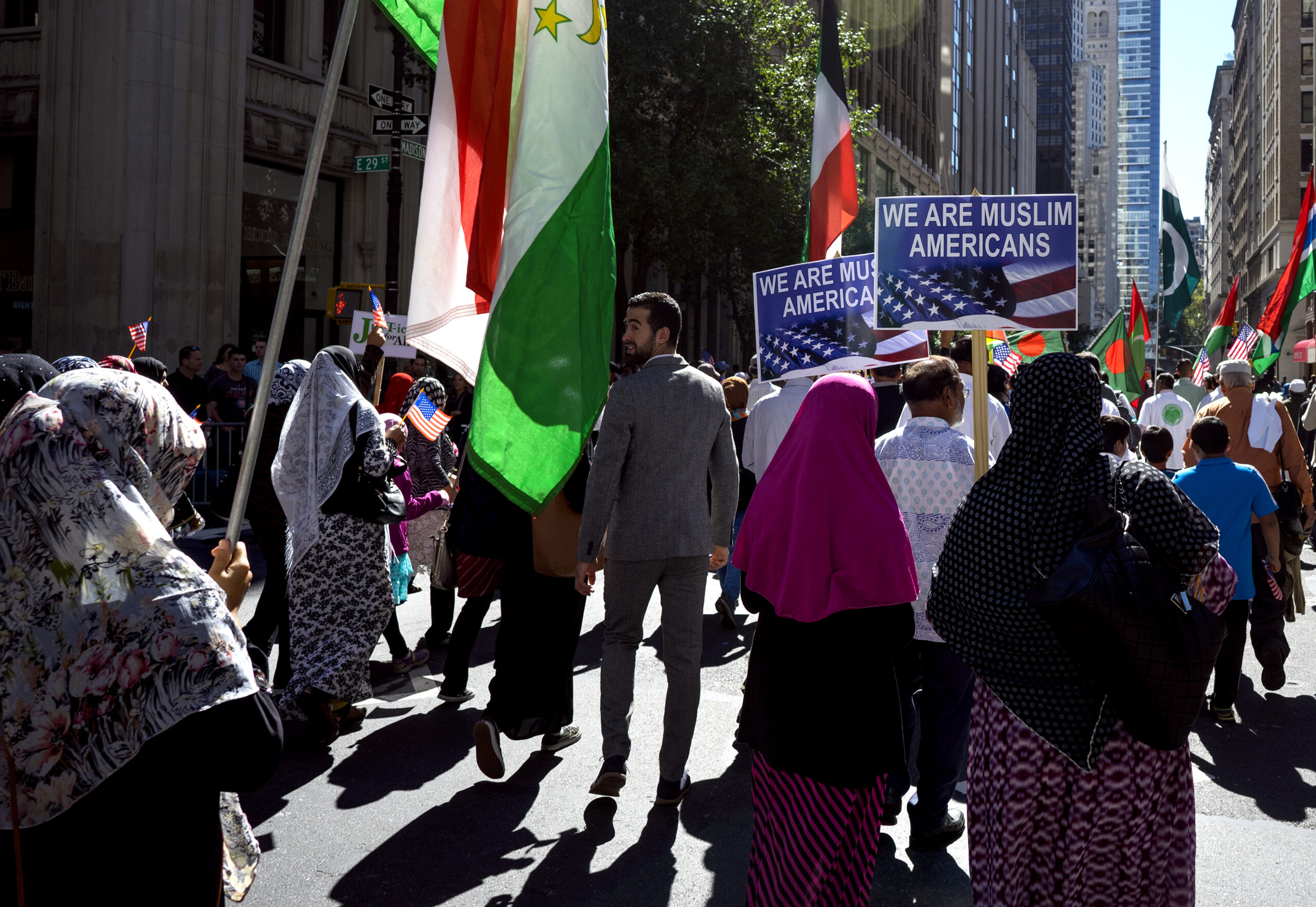 DHS: 29% jump in green cards to Muslims under Obama