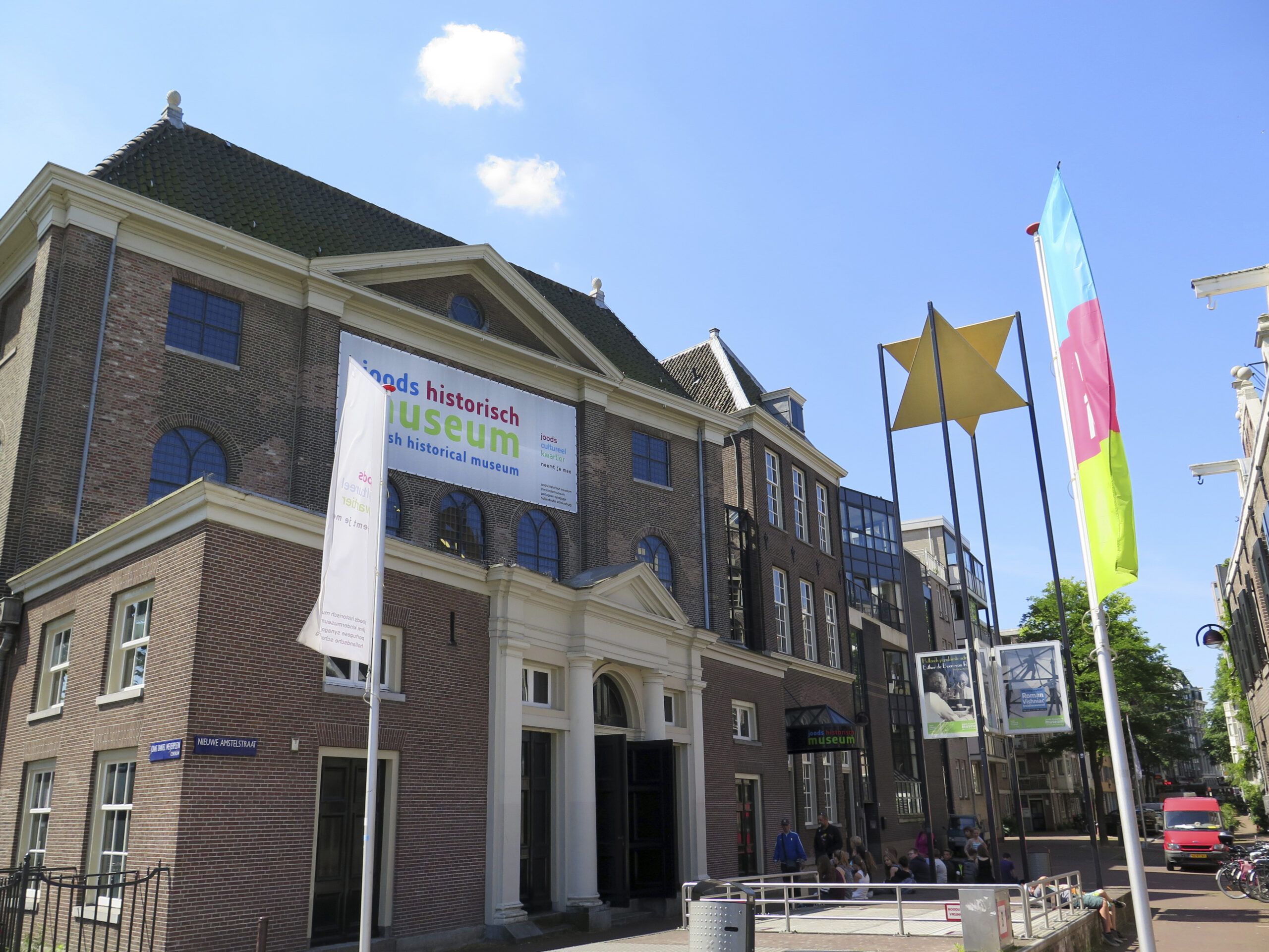 Extra security at Jewish buildings in Amsterdam