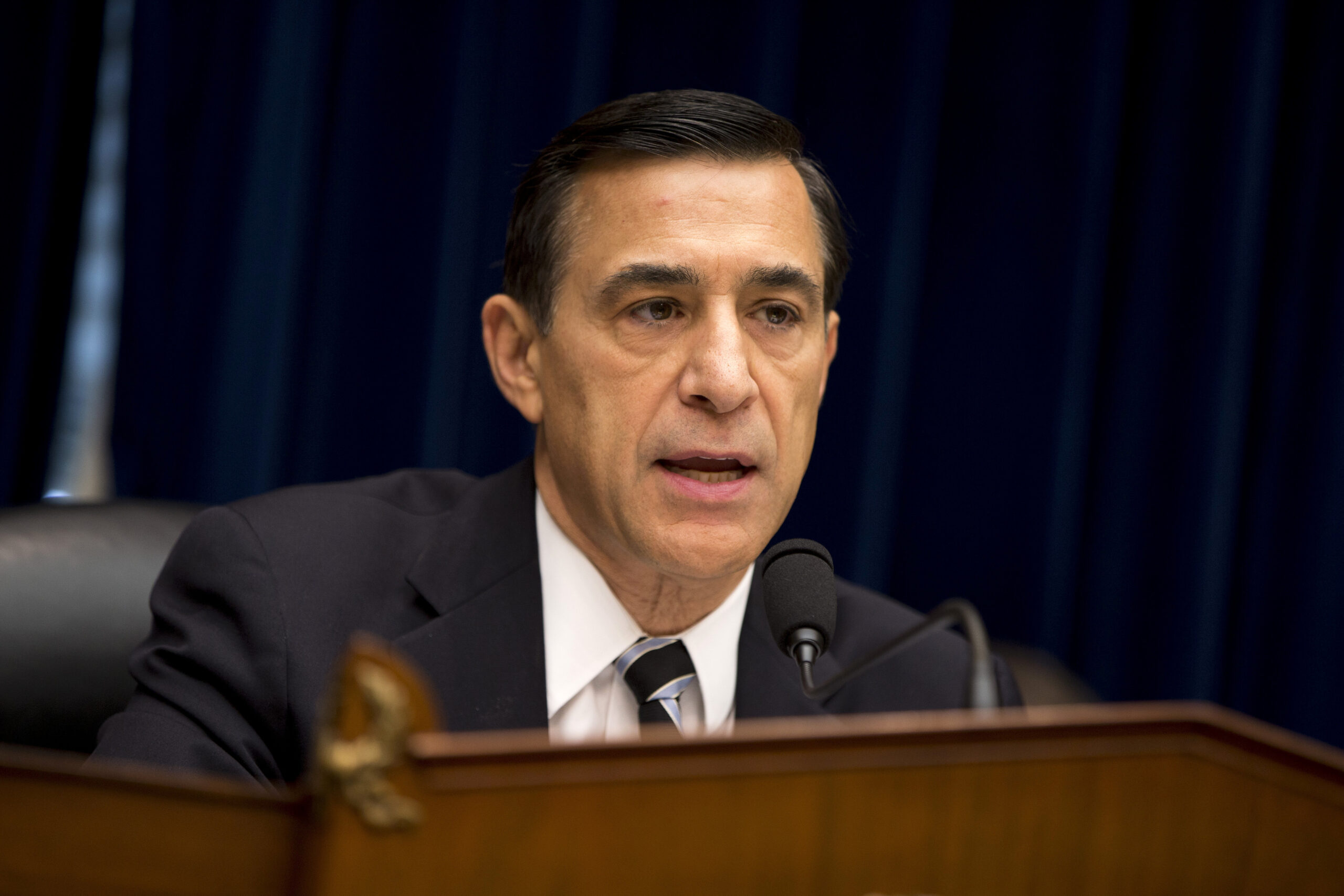 Darrell Issa investigating White House political office