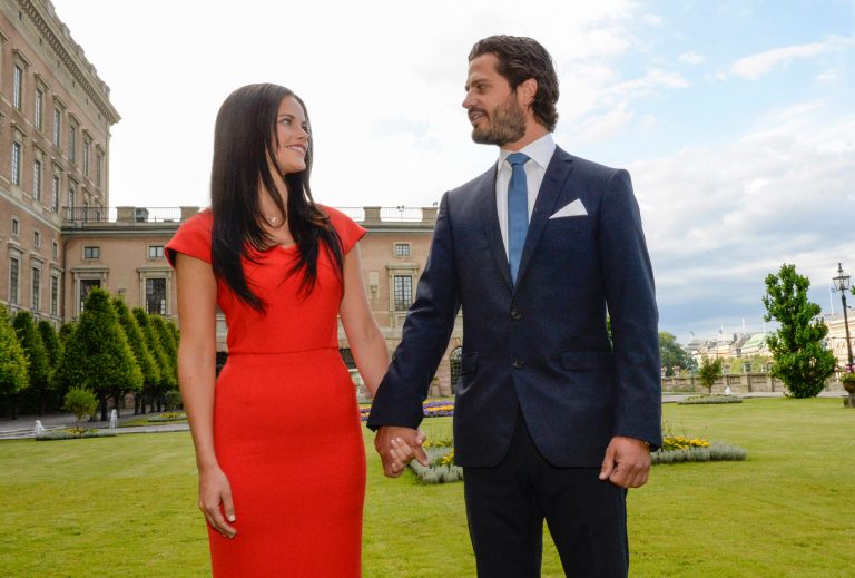 Swedish Prince Carl Philip, right, and Sofia Hellqvist, left,  when they announced their engagement at a press conference at The Stockholm Palace, in Stockholm, Friday,  June 27, 2014. (AP Photo / Jonas Ekstromer) SWEDEN OUT