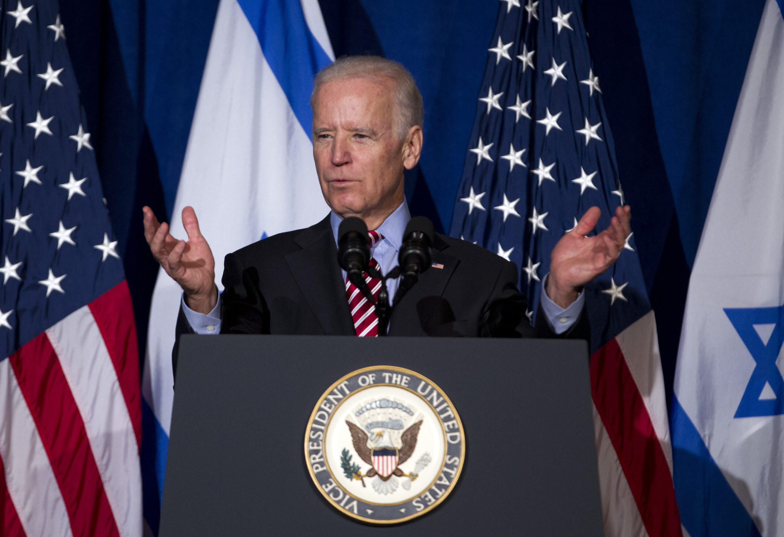 White House begins 2015 by praising Obamacare