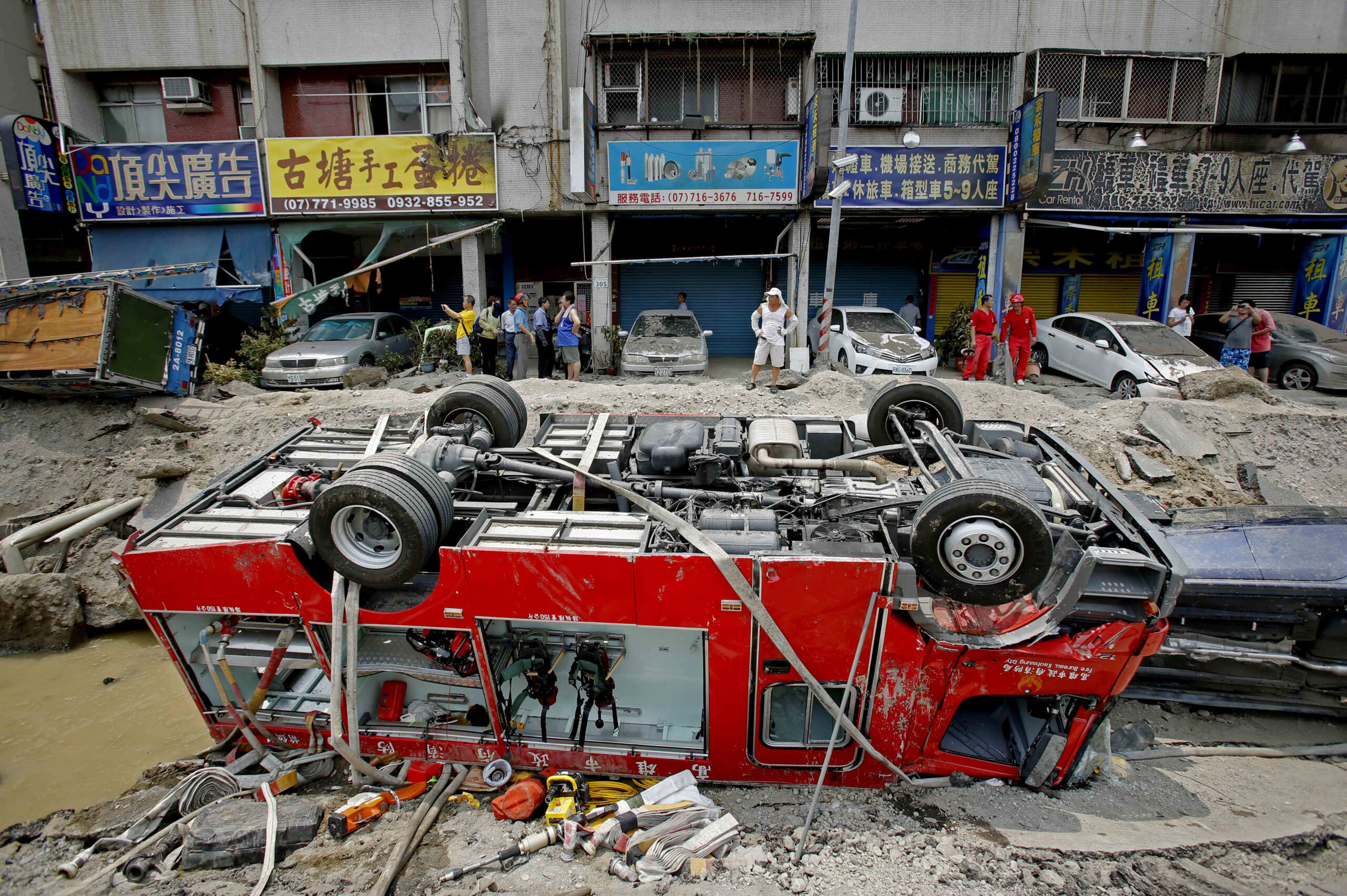 AP PHOTOS: City streets destroyed in Taiwan blasts