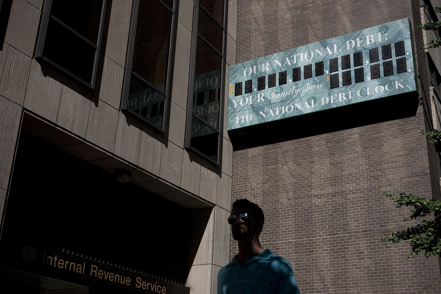 Federal debt headed toward all-time record, budget office says