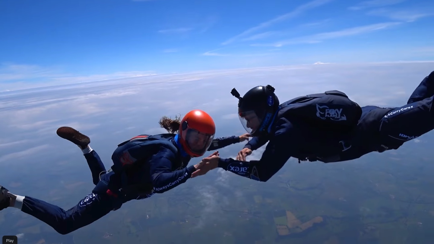 Skydive high-fives: Pair breaks record for hand slaps while free falling