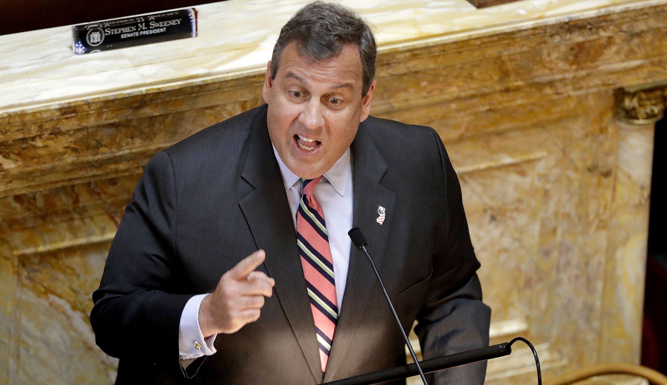 Chris Christie defends use of New Jersey beach house during government shutdown
