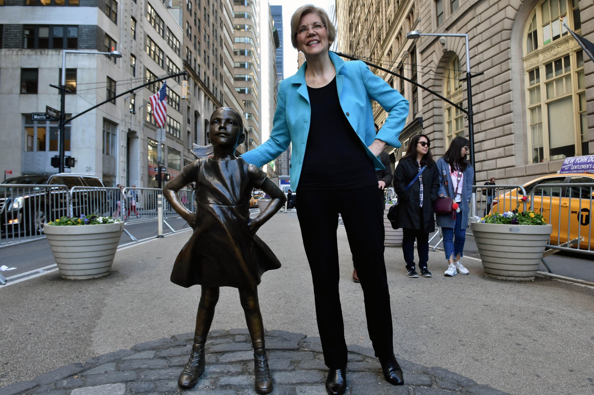 Warren posts photo of herself with ‘Fearless Girl’ from Wall Street