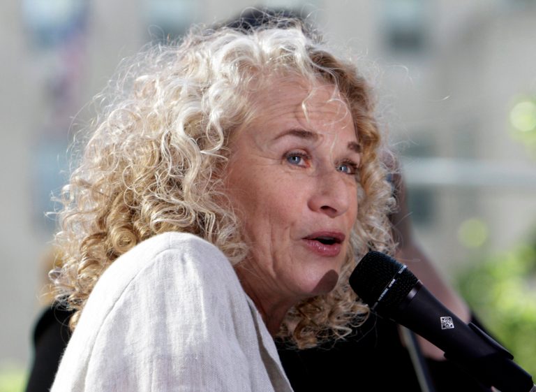   FILE - This June 18, 2010 file photo shows Carole King performing on the NBC 