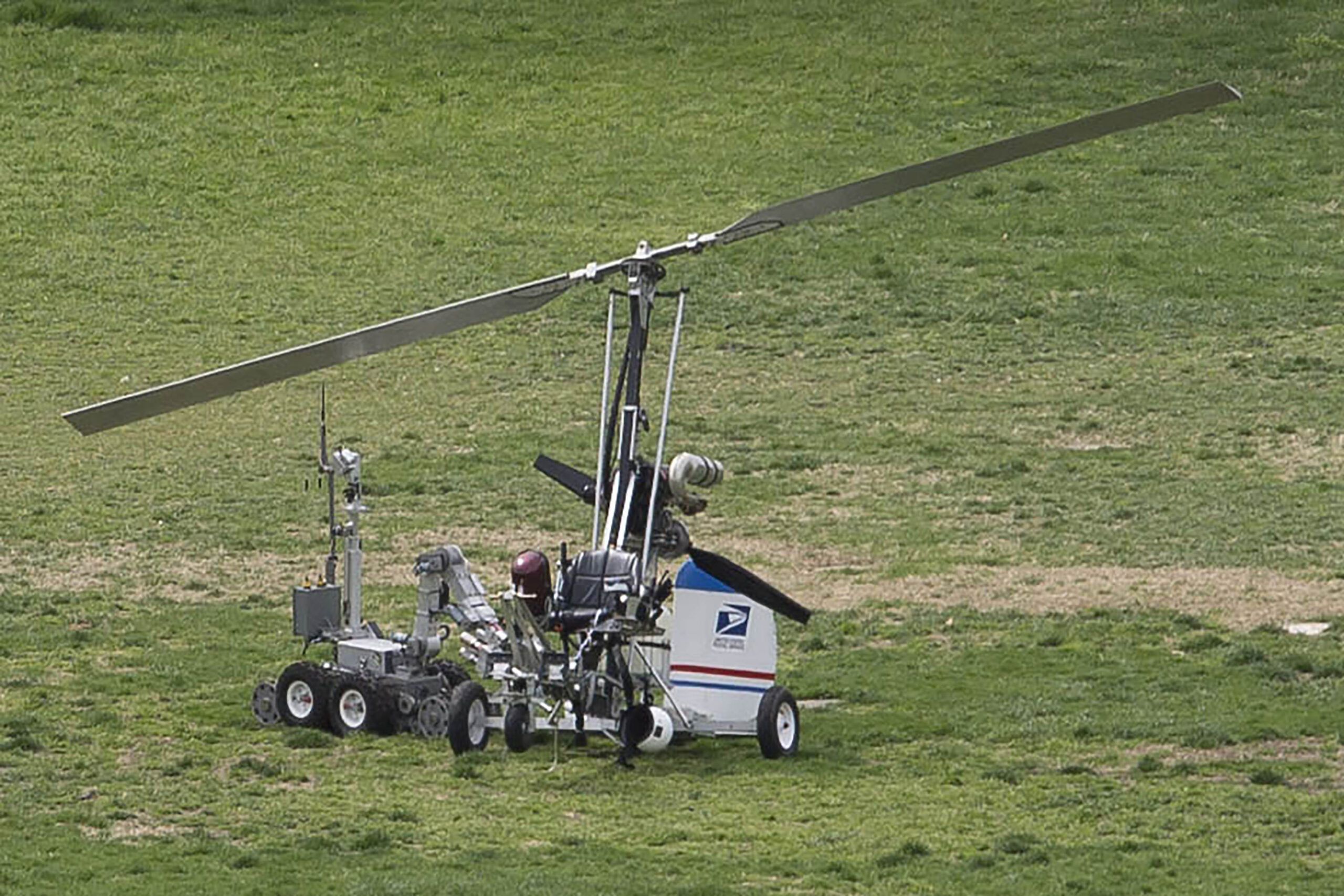 Man arrested after landing gyrocopter on Capitol Hill