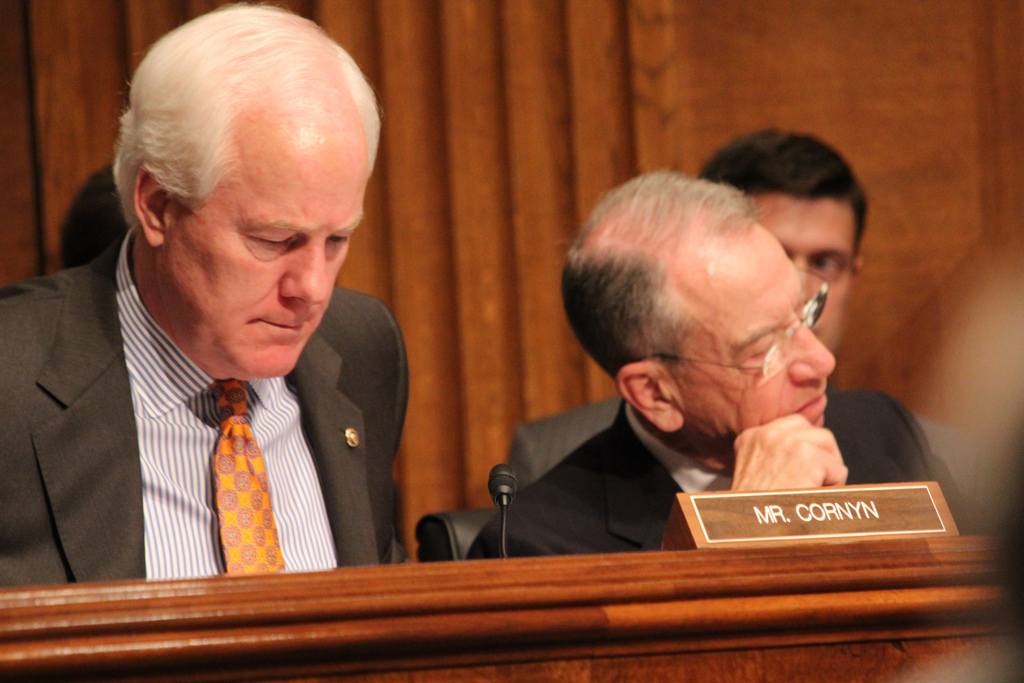 Senator Calls for Independent Prosecutor for Clinton Email Investigation