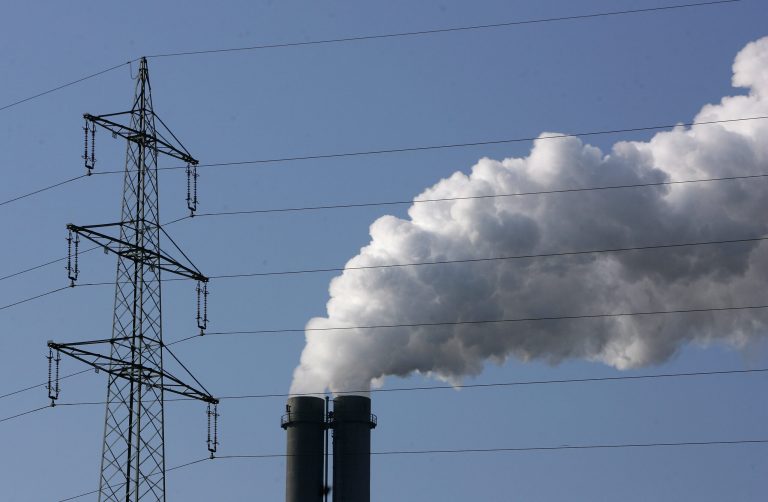 An electricity pylon stands in front of the exhaust pluming from the main chimneys of the black coal-fired power plant Heizkraftwerk Reuter West March 23, 2007 in Berlin, Germany. (Photo by Sean Gallup/Getty Images)