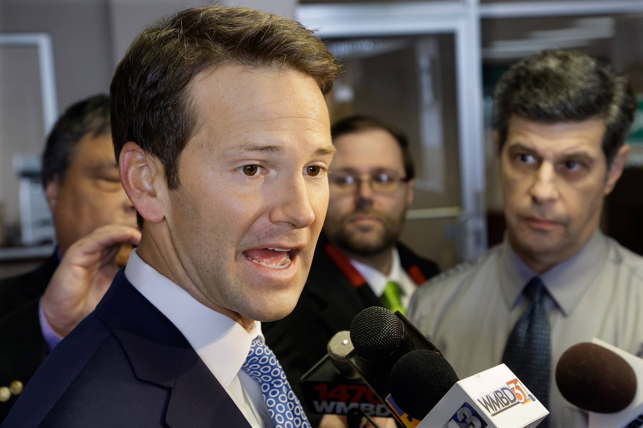 Conservative media abandon Aaron Schock