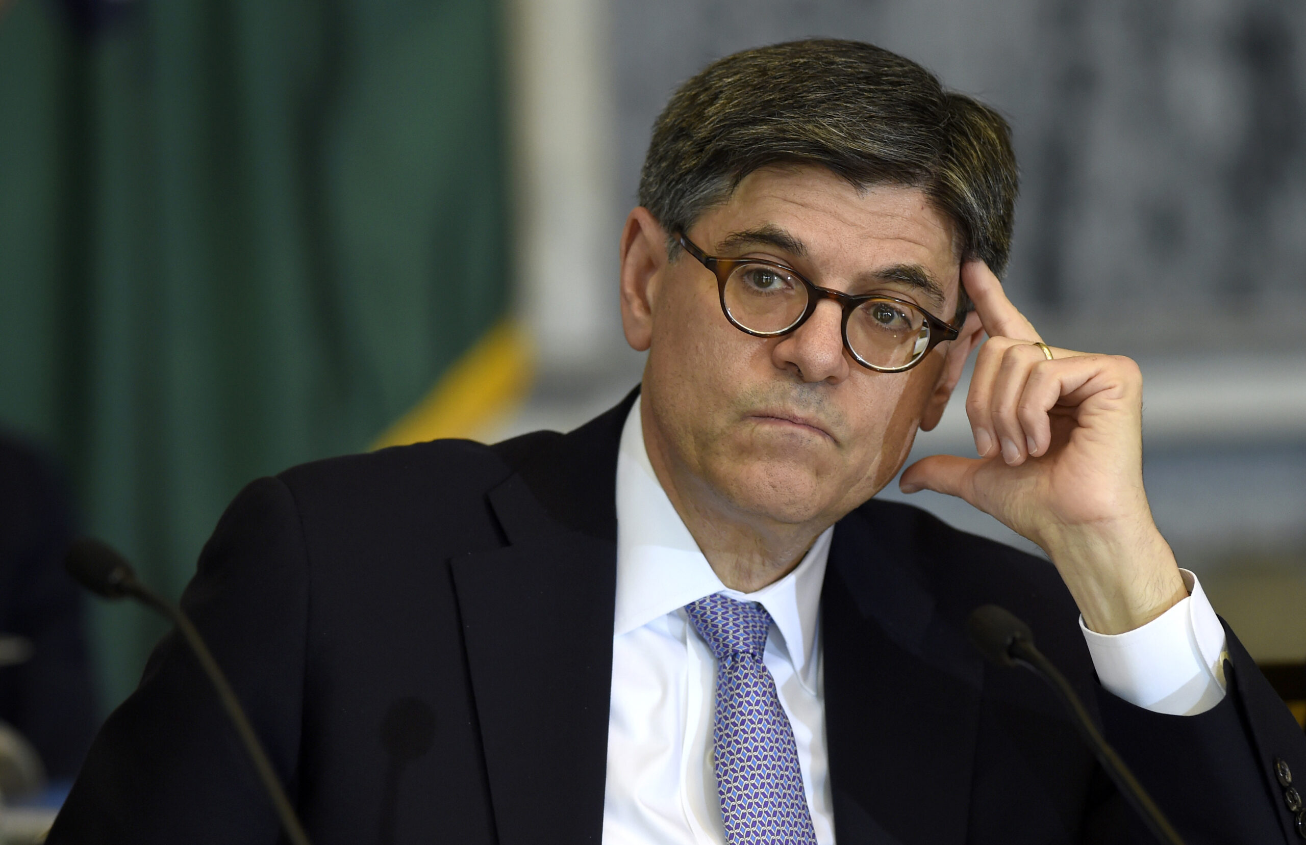 Deficit falls to $483 billion in 2014