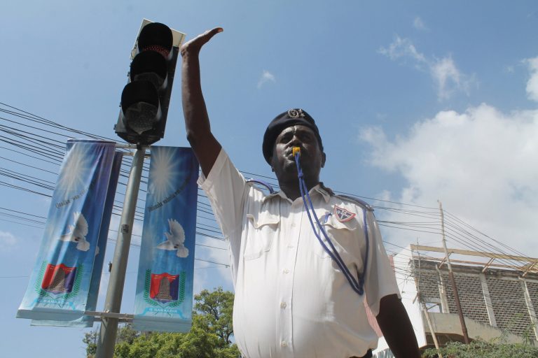 Stop! Somali traffic police try to restore order