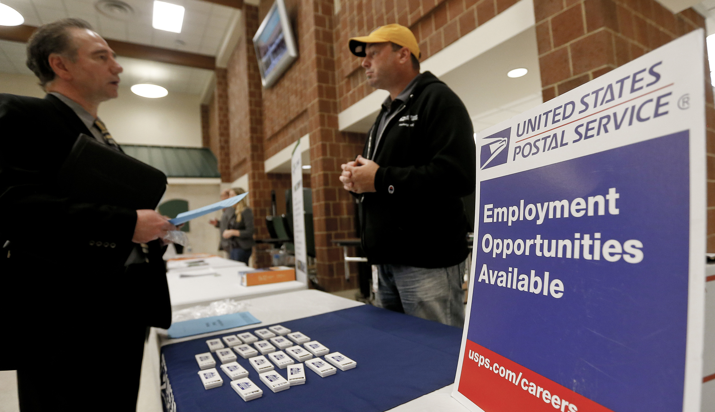 Jobless claims drop back down to 239,000