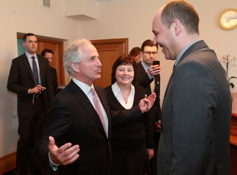Sen. Bob Corker, left, talks with Secretary of National Security and Defence Council of Ukraine Andriy Parubiy during a meeting in Kiev, Ukraine, Wednesday, April 23, 2014. (AP Photo/Petro Zadorozhnyy, Pool)