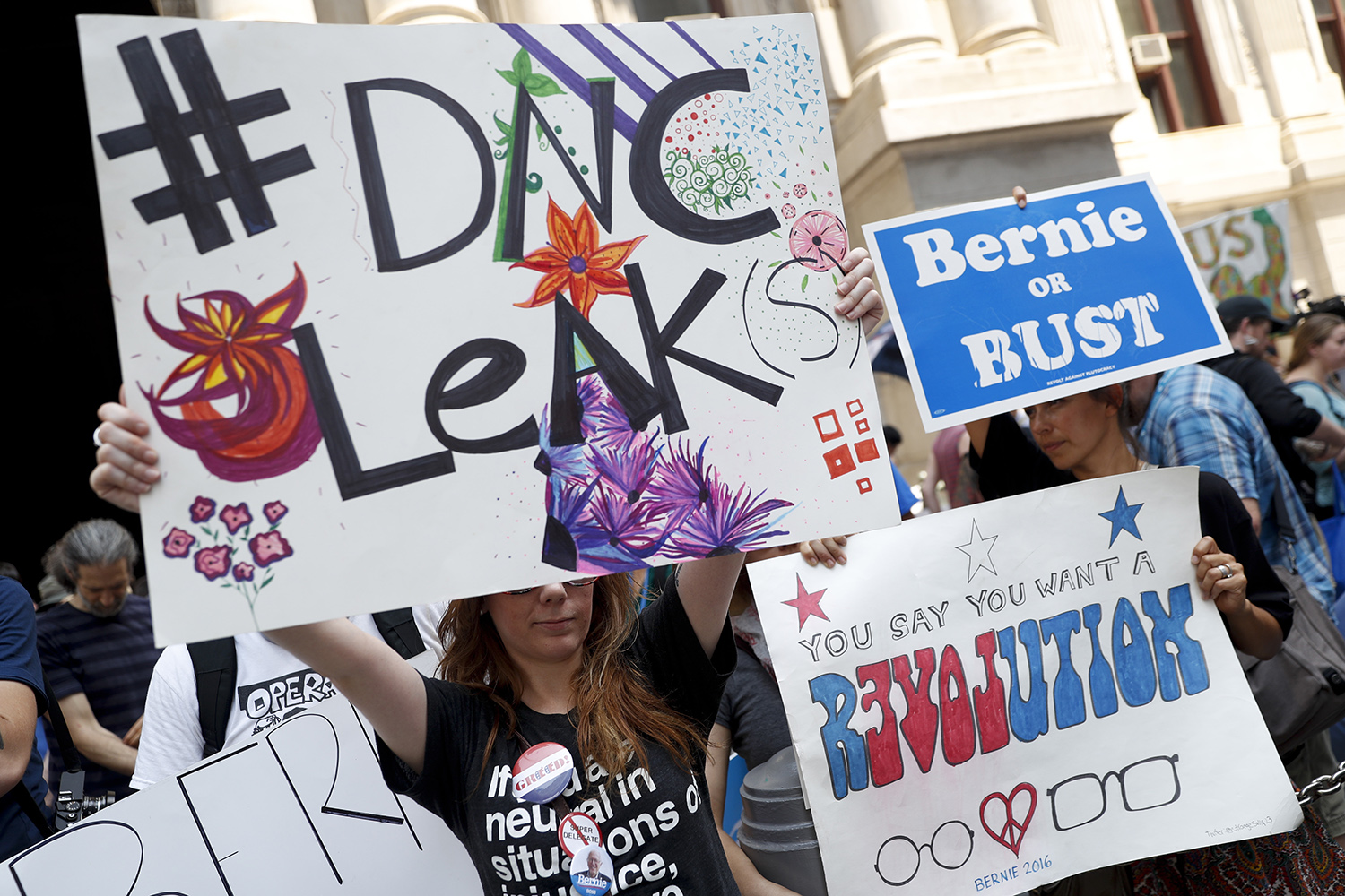 Top structure of Democratic National Committee in collapse
