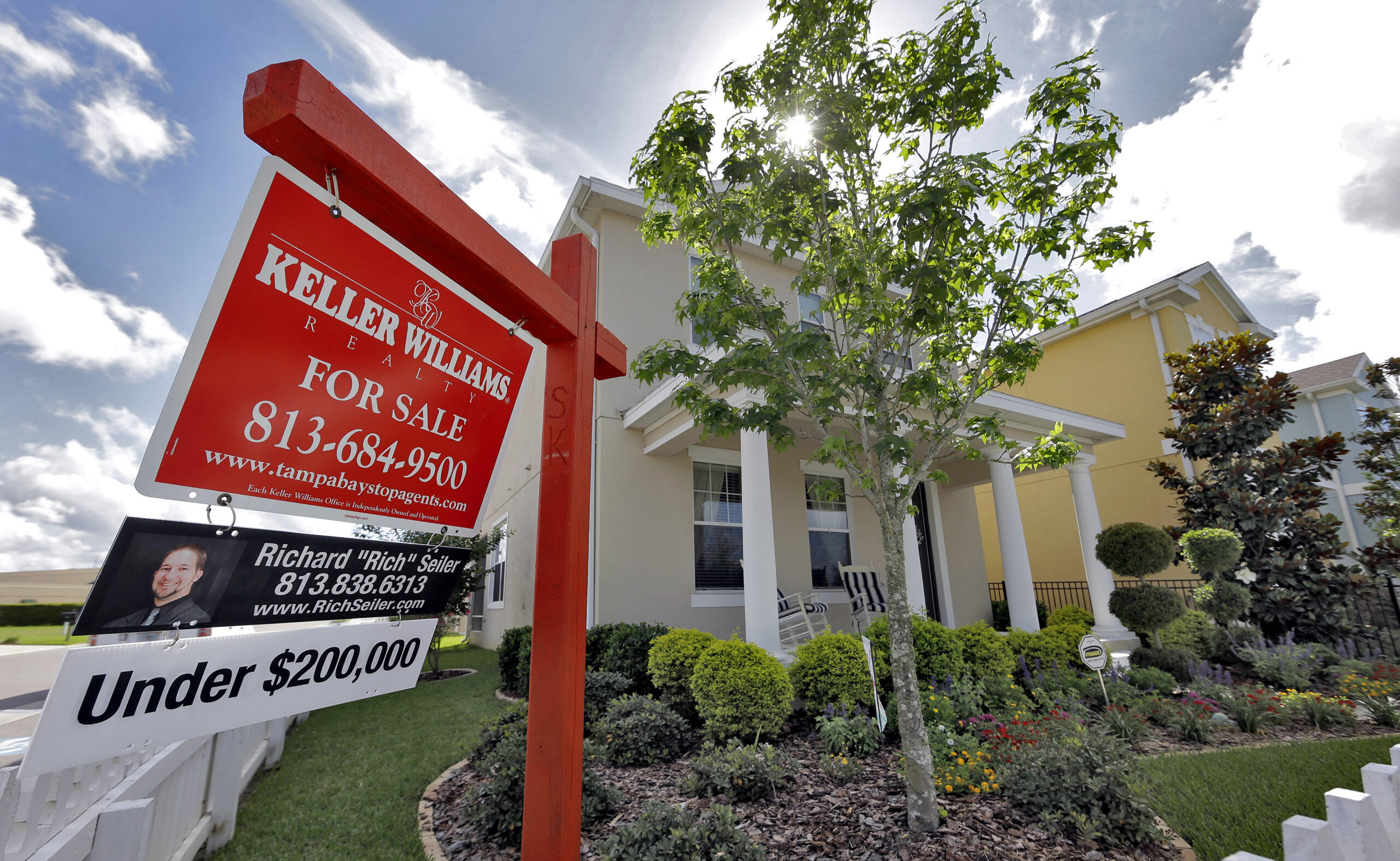New home sales rise for second month in a row in sign of hope for market
