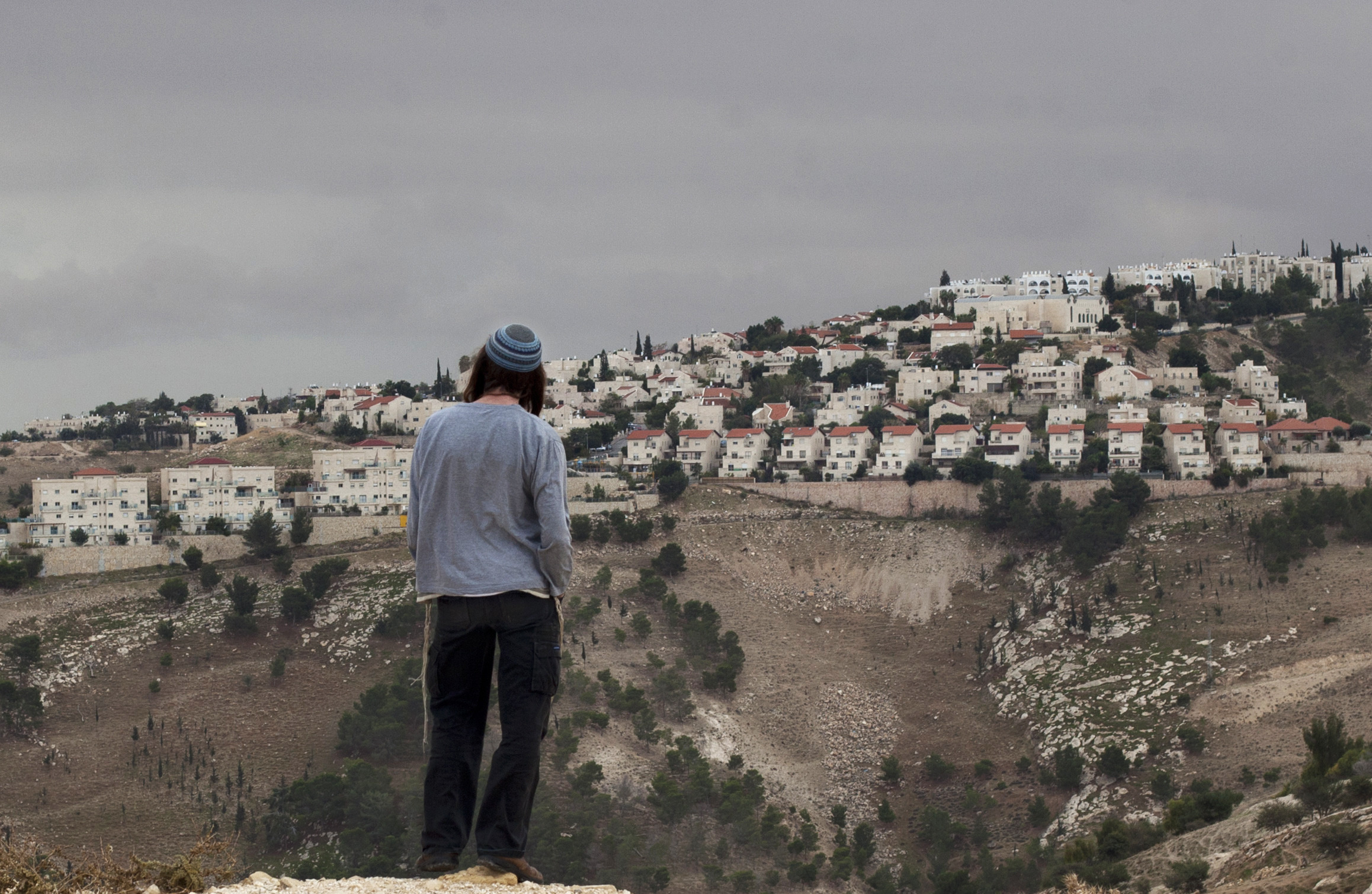 Israel, Palestinians escalate settlement showdown