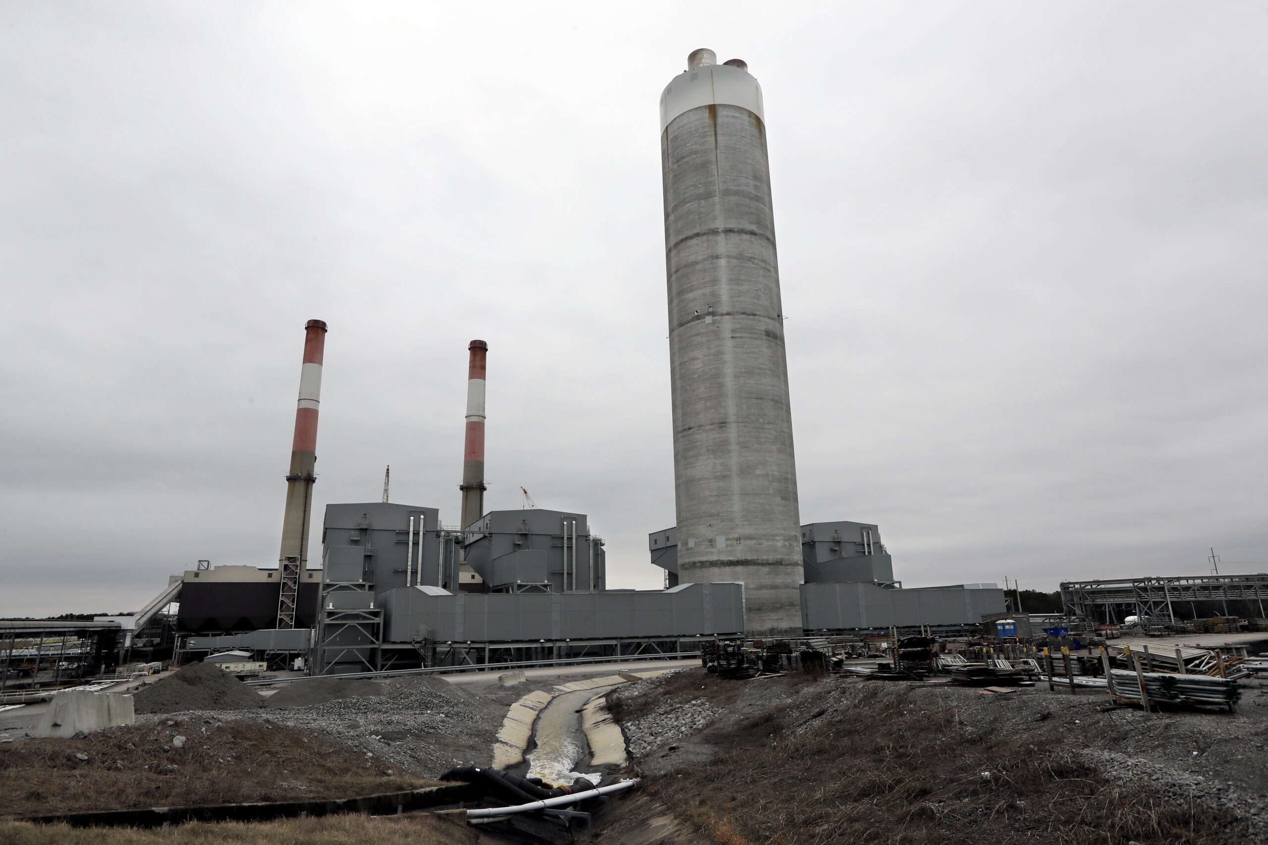 Federal judge orders nation’s largest public utility to remove coal waste