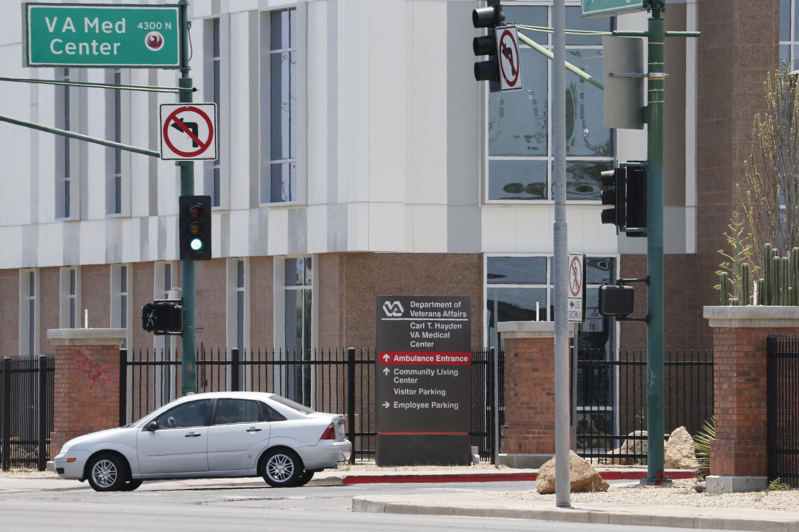 Judge orders Veterans Affairs to return fired Phoenix boss’ performance bonus