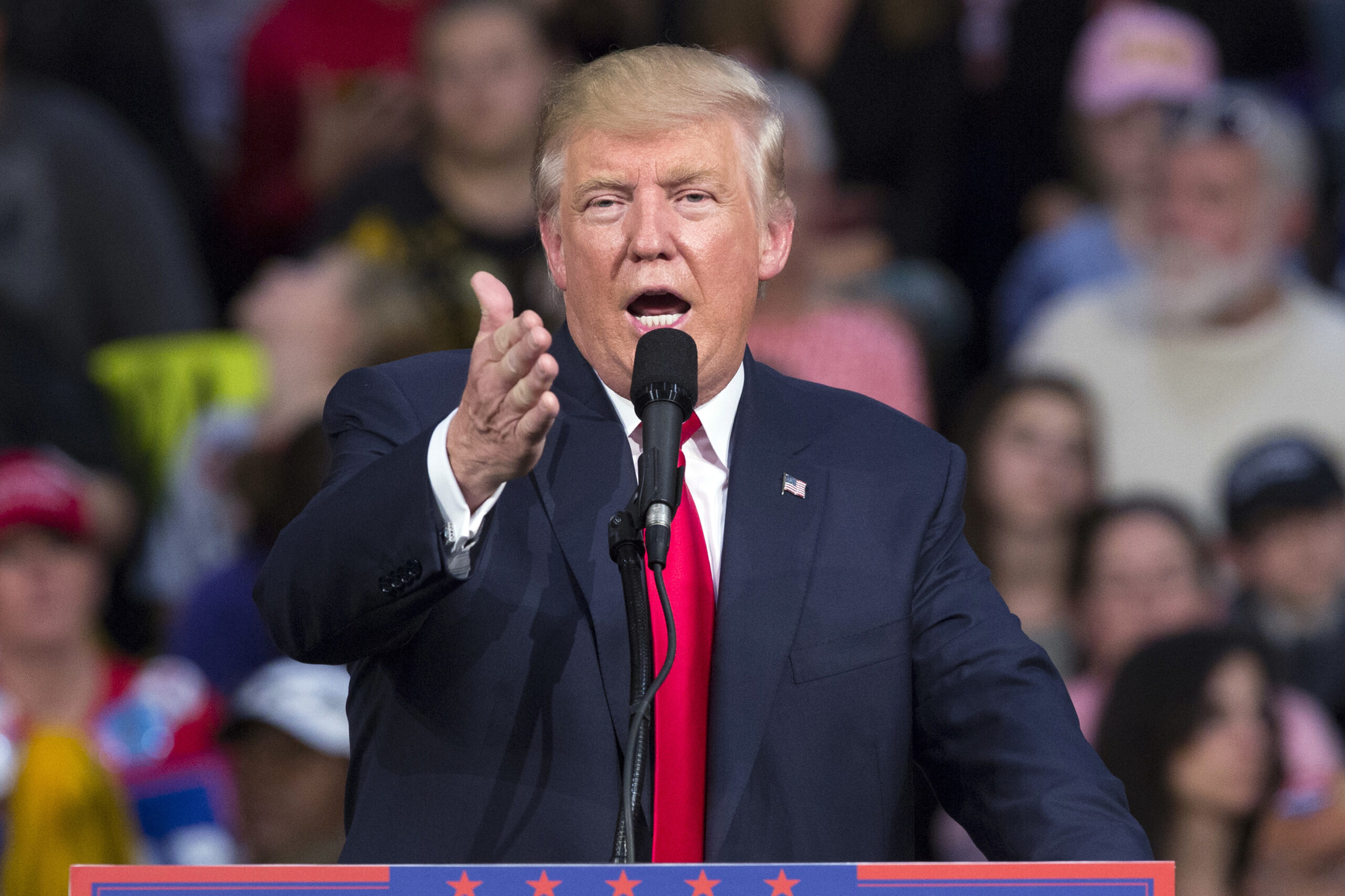 Spooked: Clinton claims Trump fans chant ‘Hang her in the streets’