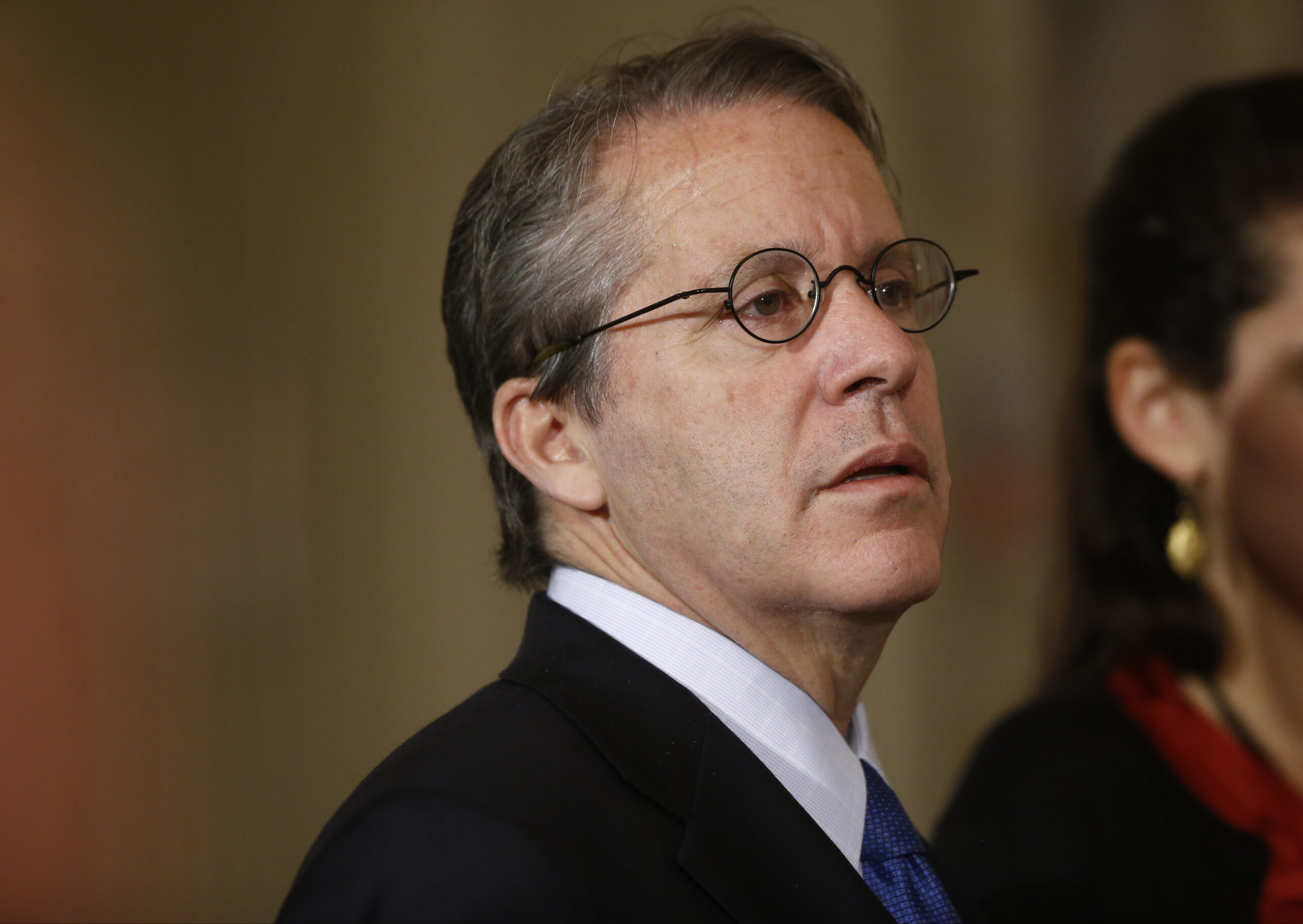 White House calls for passage of jobless benefits
