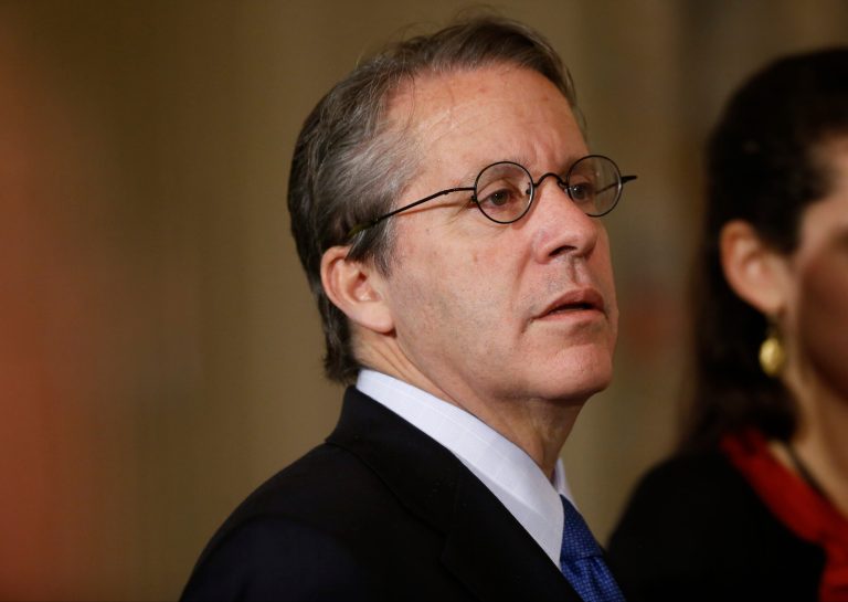 White House economist Gene Sperling says restoring the benefits would lead to the creation of 200,000 jobs and economic growth. (AP Photo/Charles Dharapak)