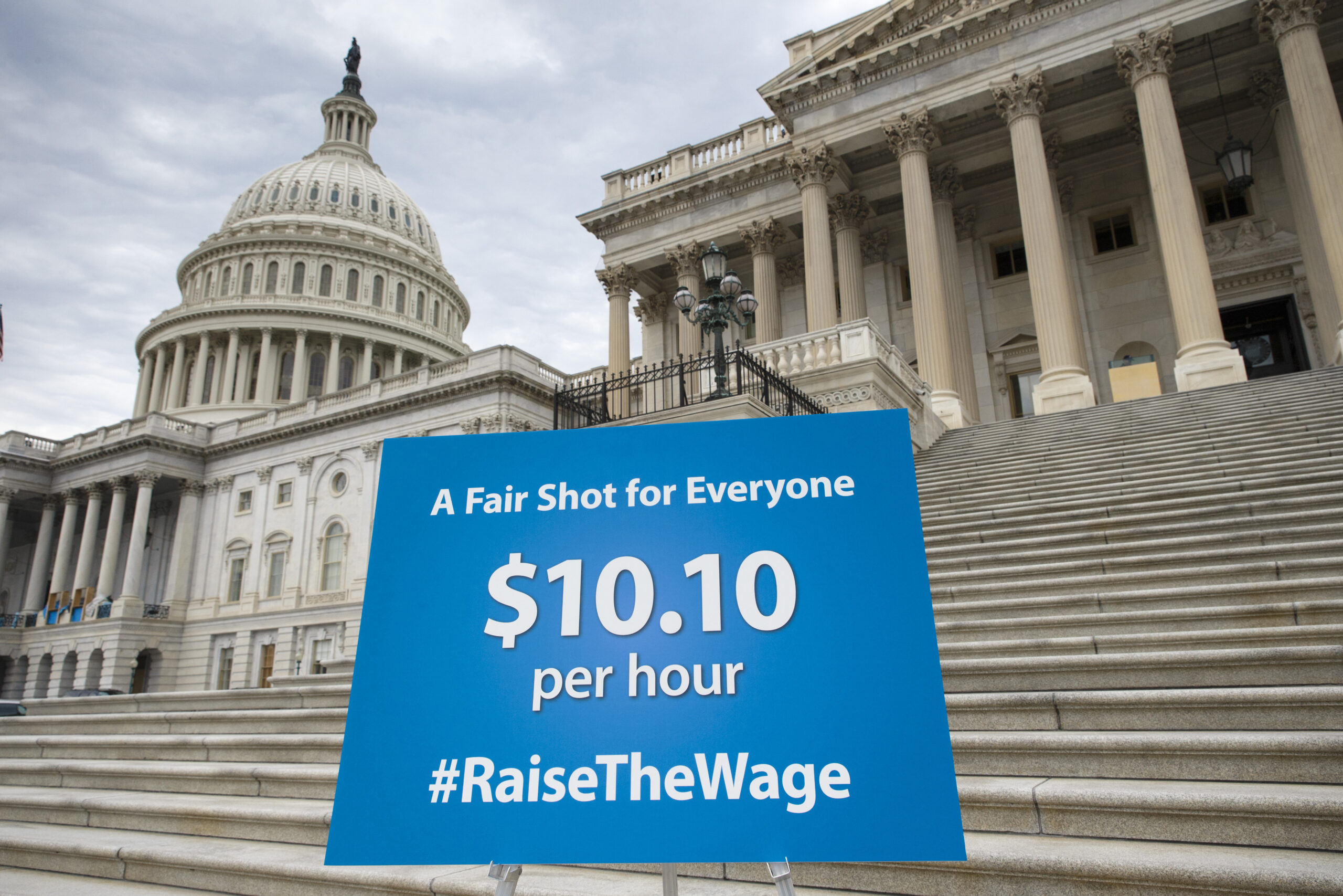 Republicans block Dems’ minimum wage hike, citing stagnant economy