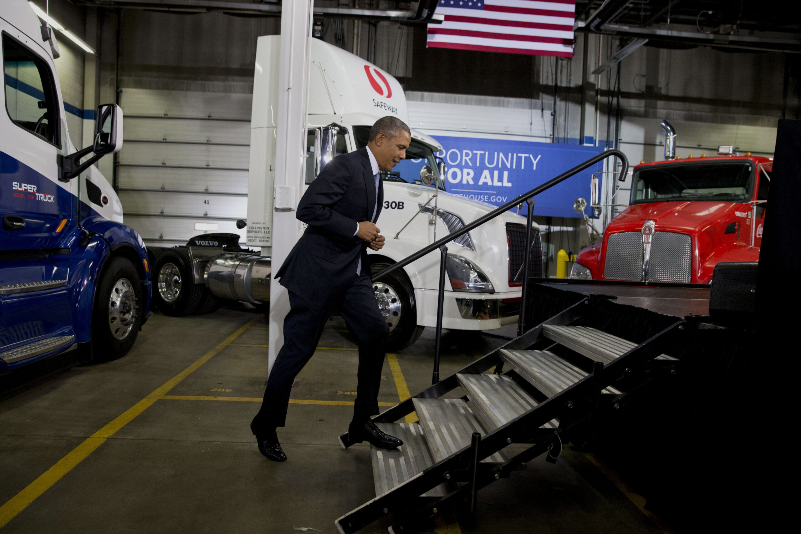 Obama will sign executive order to speed exports, imports