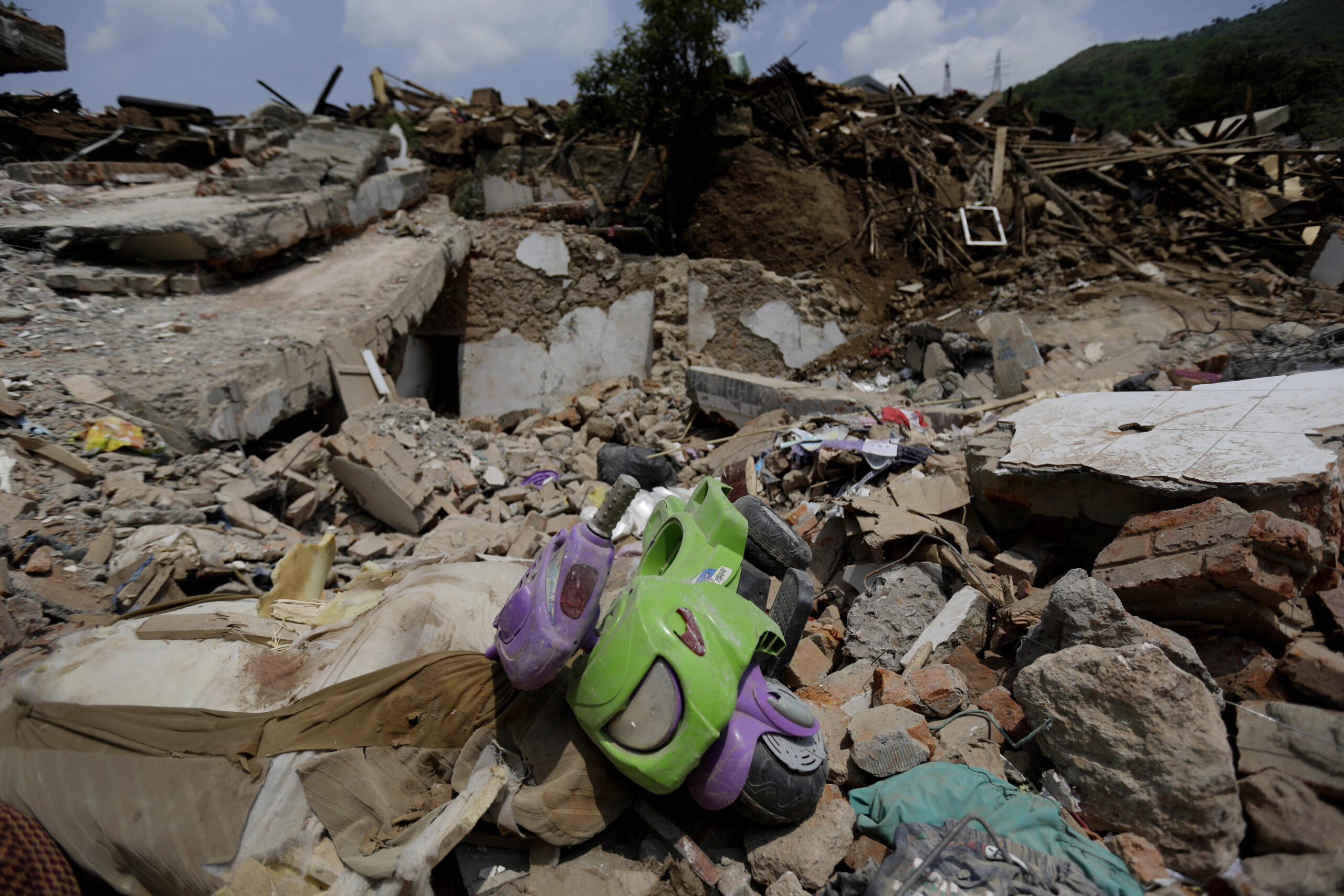 Death toll in southern China quake rises to 589