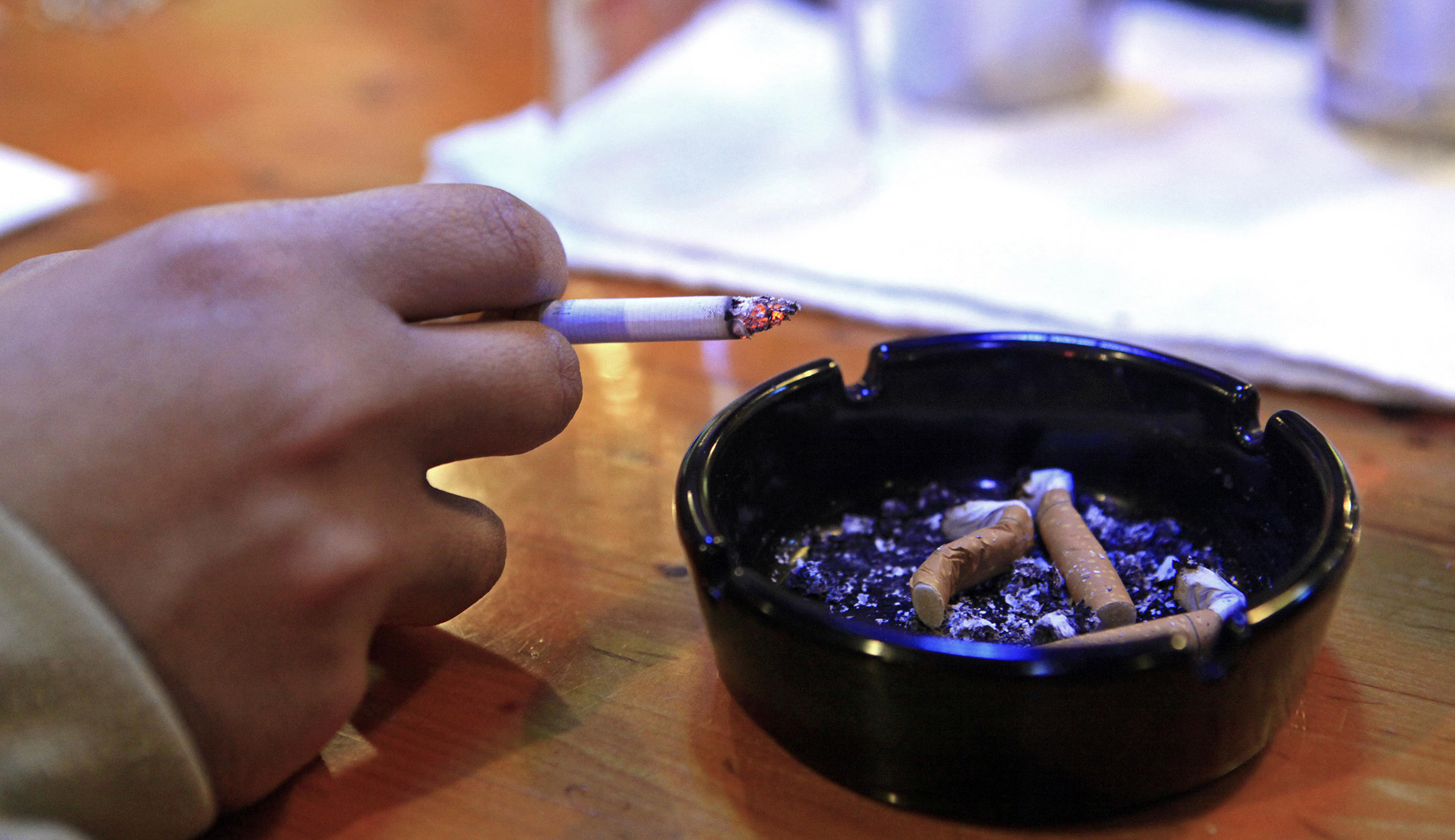 FDA looks at reducing nicotine in cigarettes