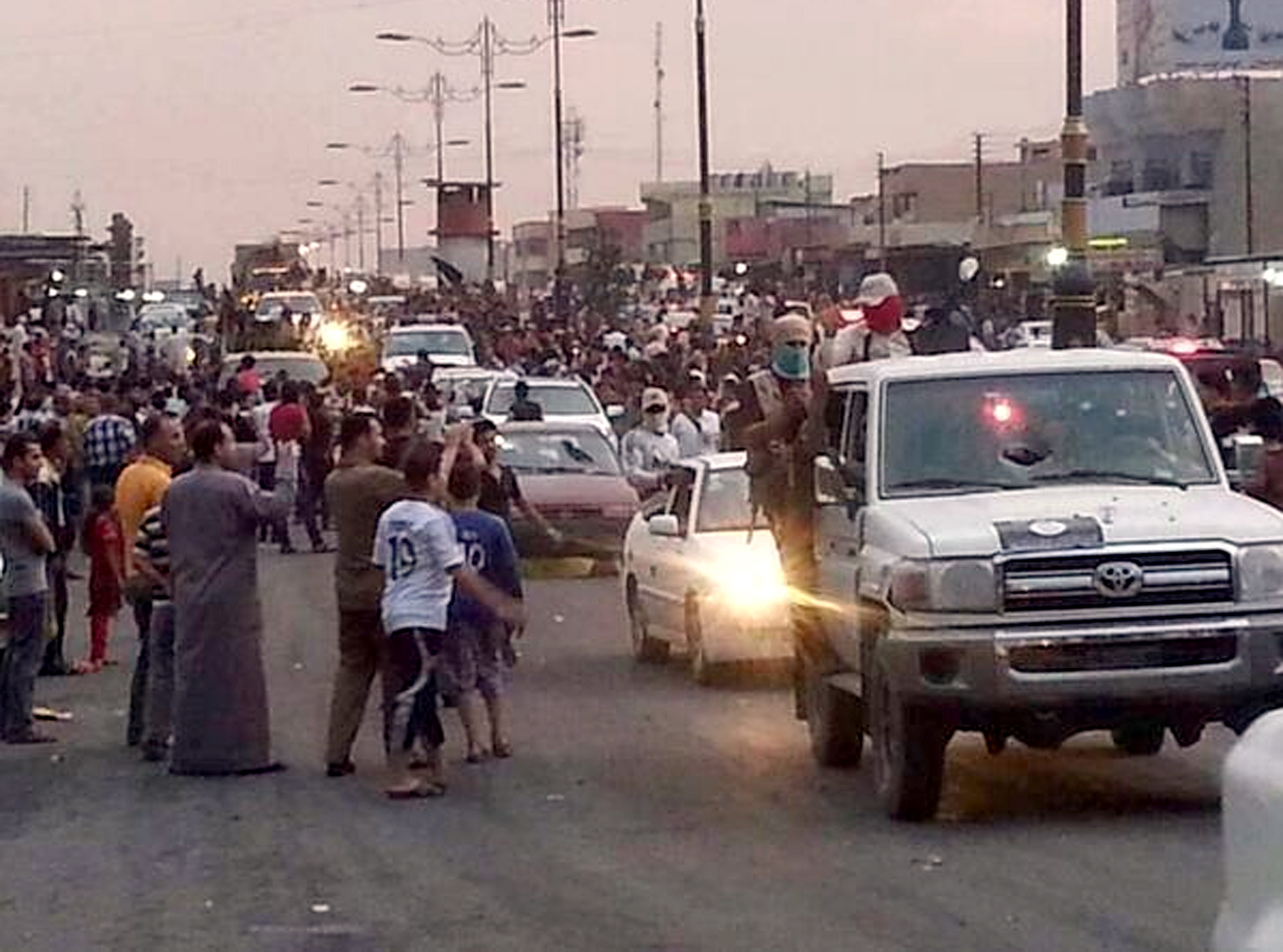 Oil keeps rising, nears $107 on Iraq fighting