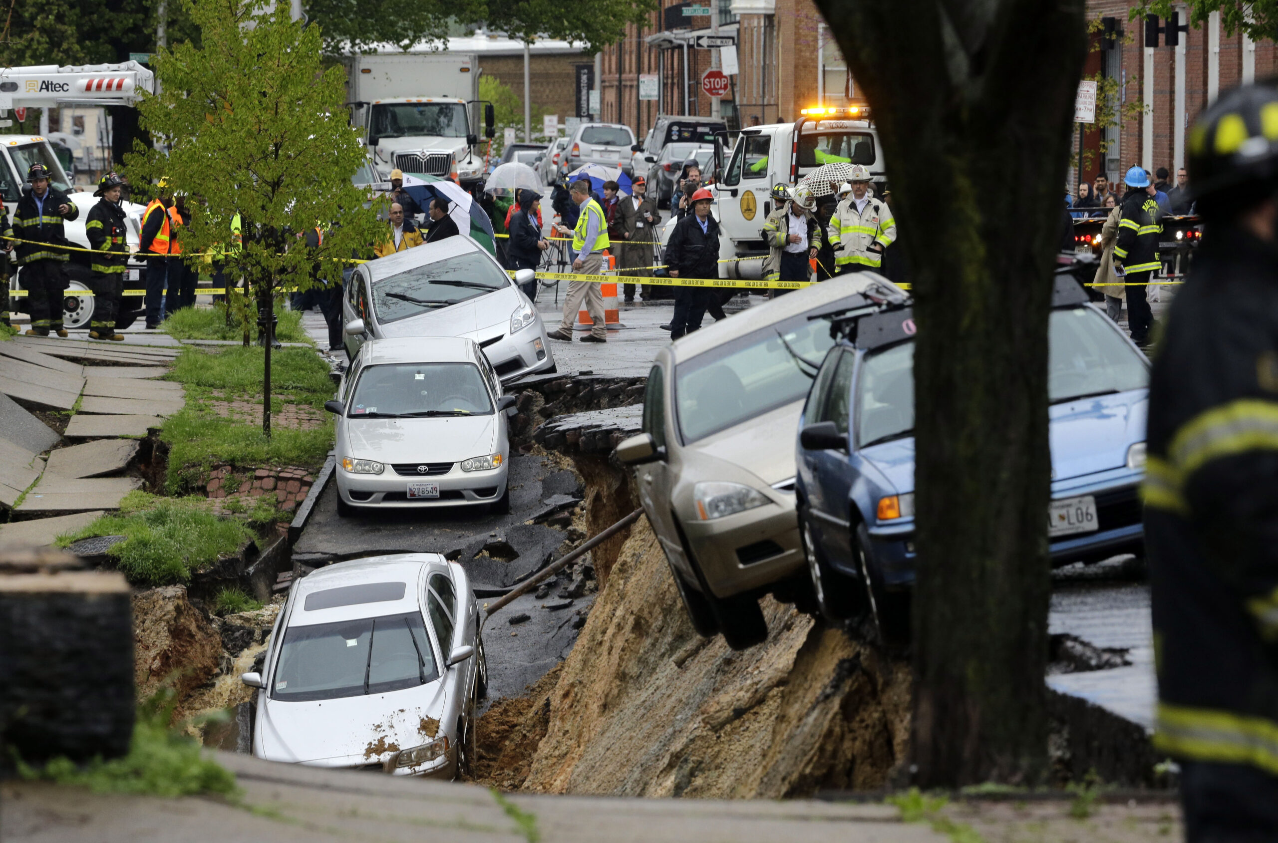 Collapsed street may stay evacuated for weeks
