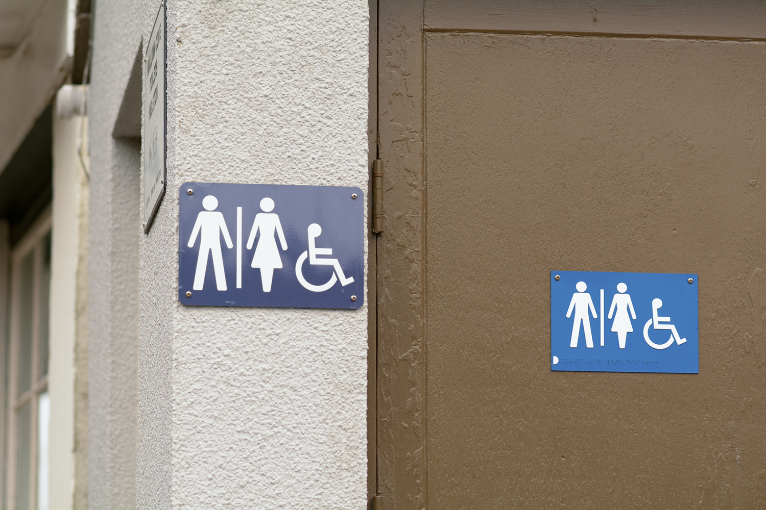Transgenders can choose bathroom in all federal buildings