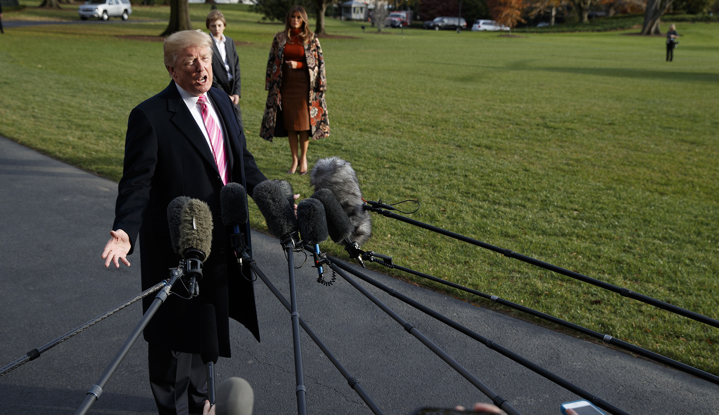 Trump leaves door open to campaigning for Roy Moore