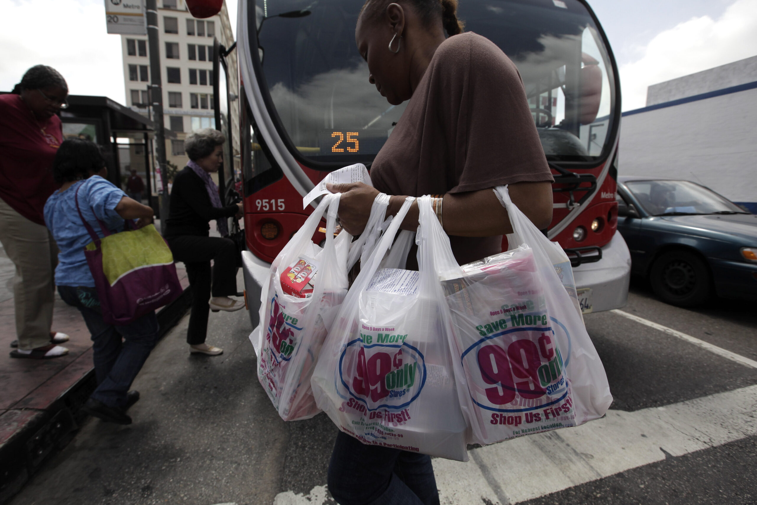 Deal reached to ban plastic grocery bags in California