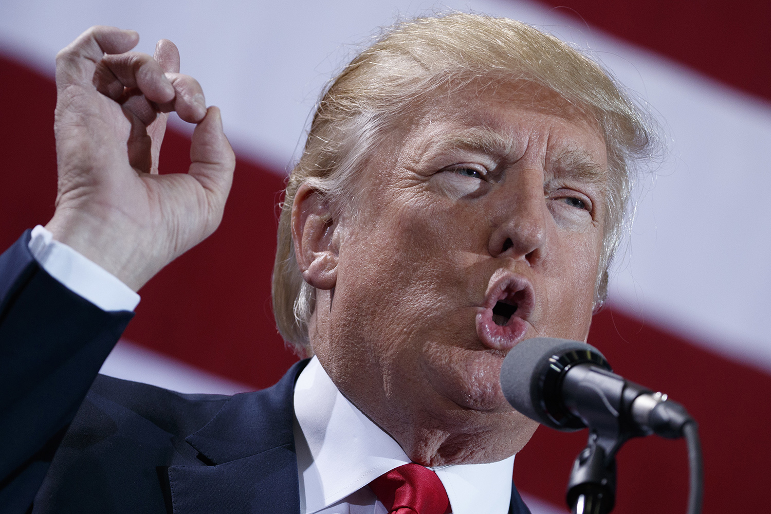 Byron York: As Clinton struggles, will Trump stay out of the way?