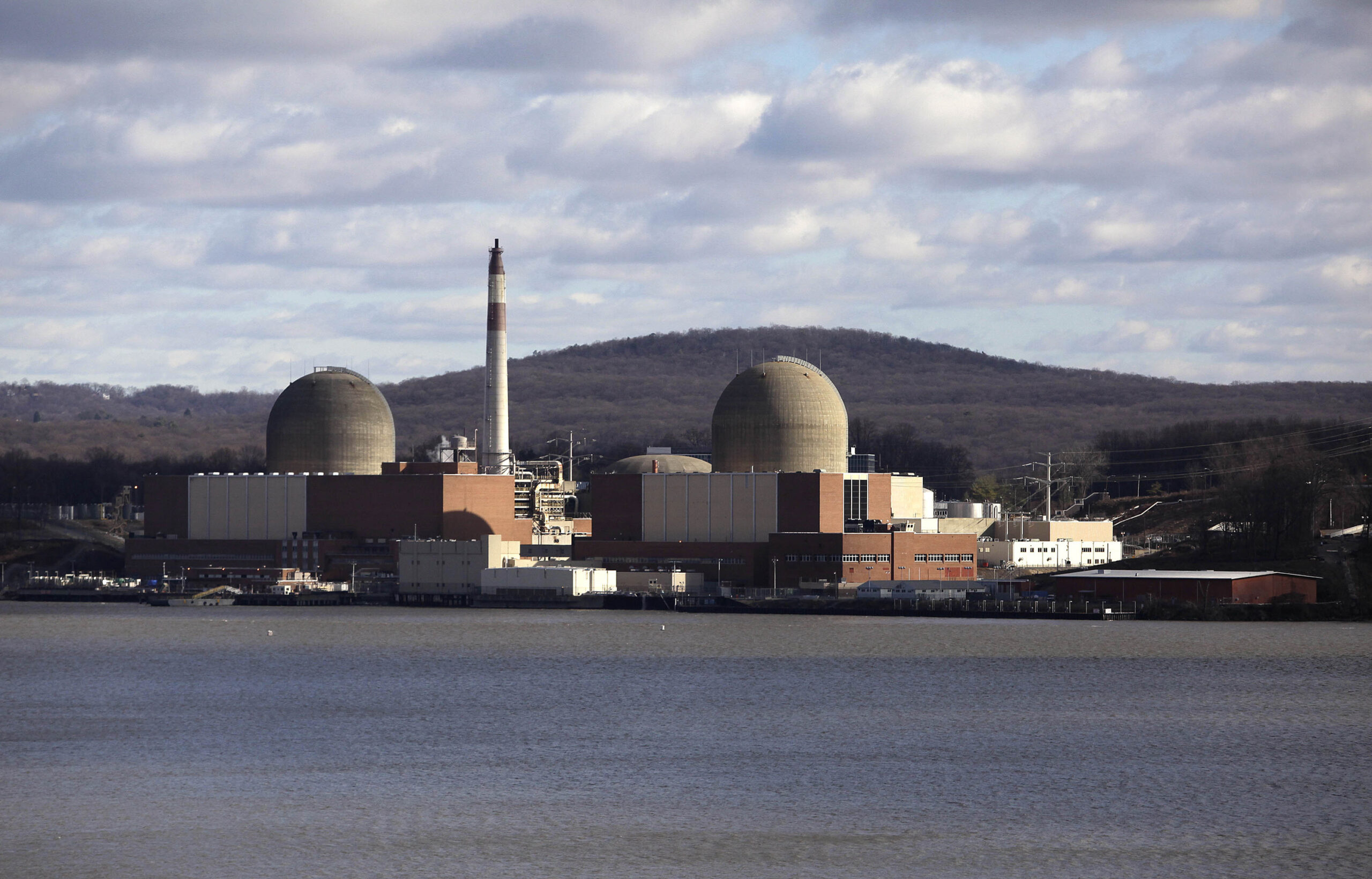 New York approves $965M plan to save nuclear plants