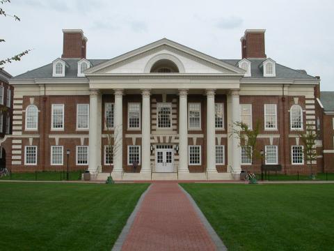 Delaware schools help students apply for college