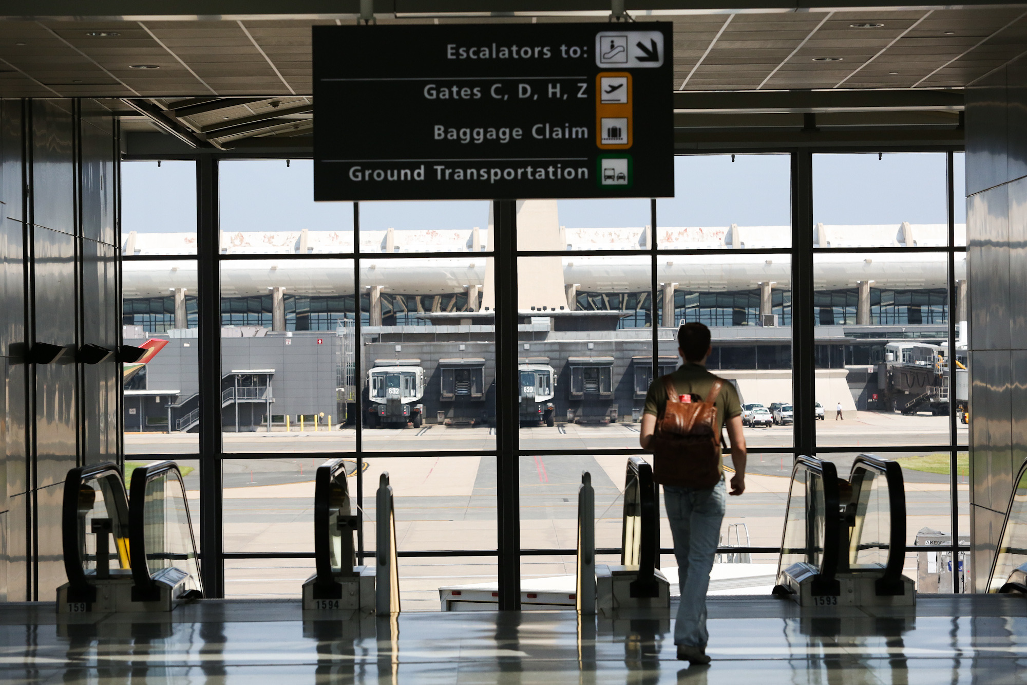 Dulles flights dwindle while National, BWI grow