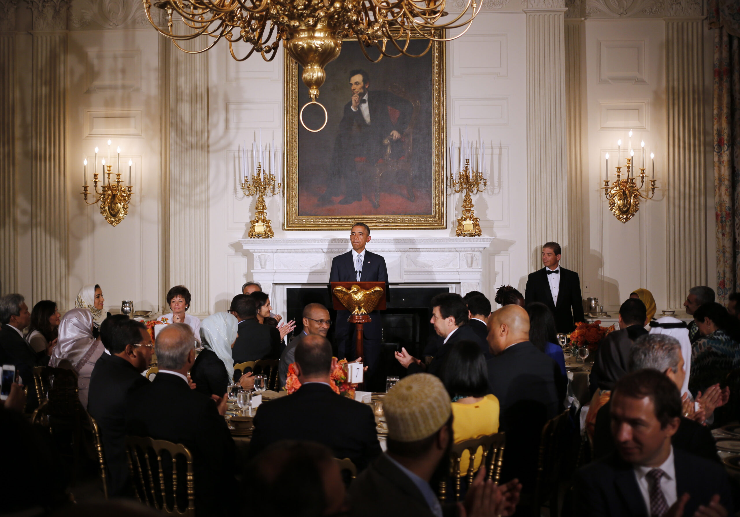At Ramadan dinner, Obama attributes his success to family and community, not government