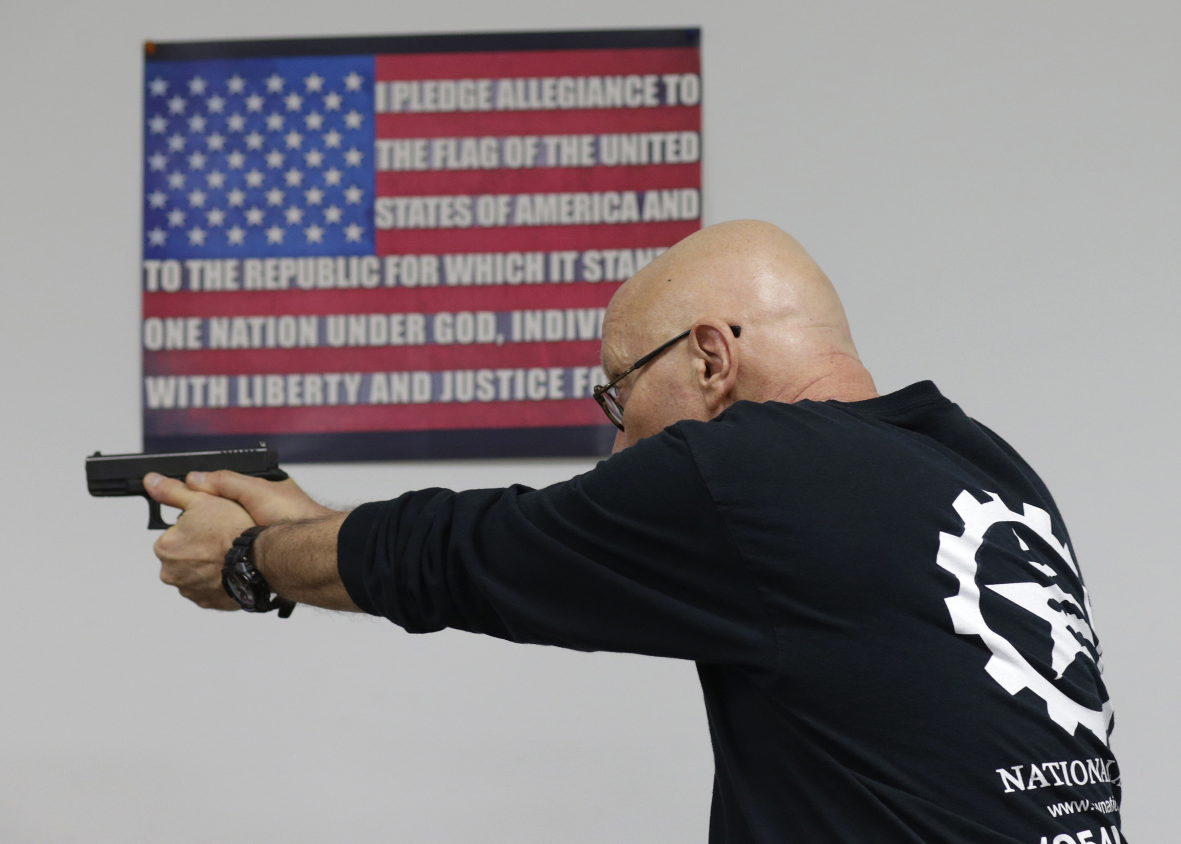 White House won’t budge on Obama’s Glock vs. books claim