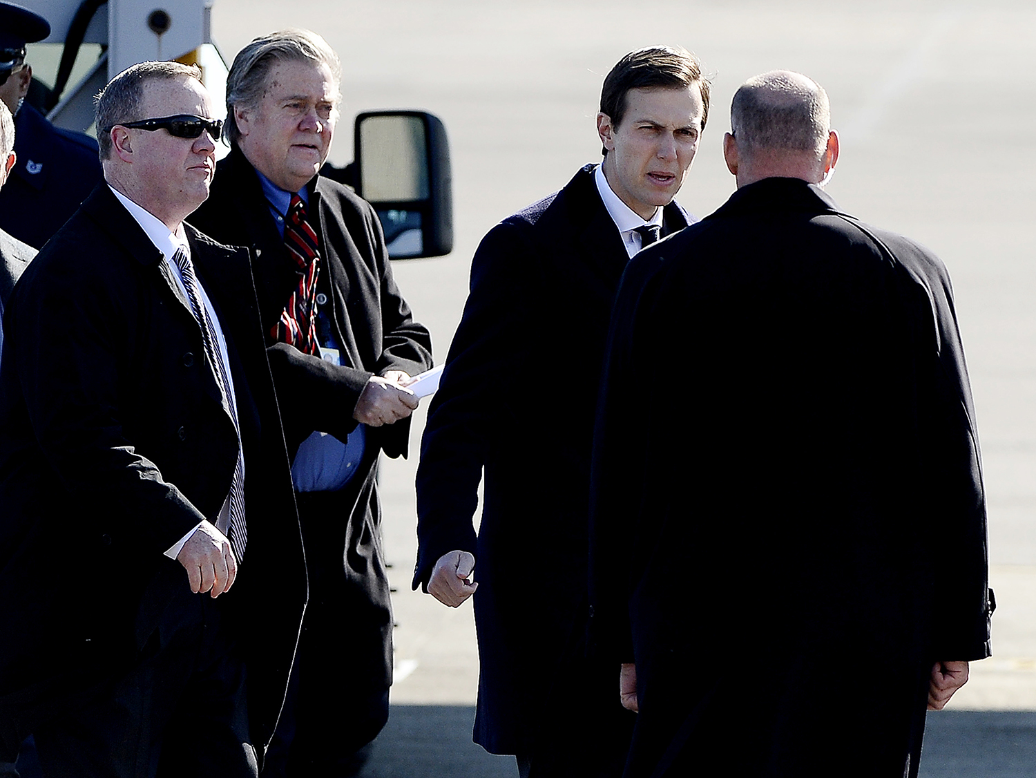 Former White House staffer: Beef between Bannon, Kushner is over