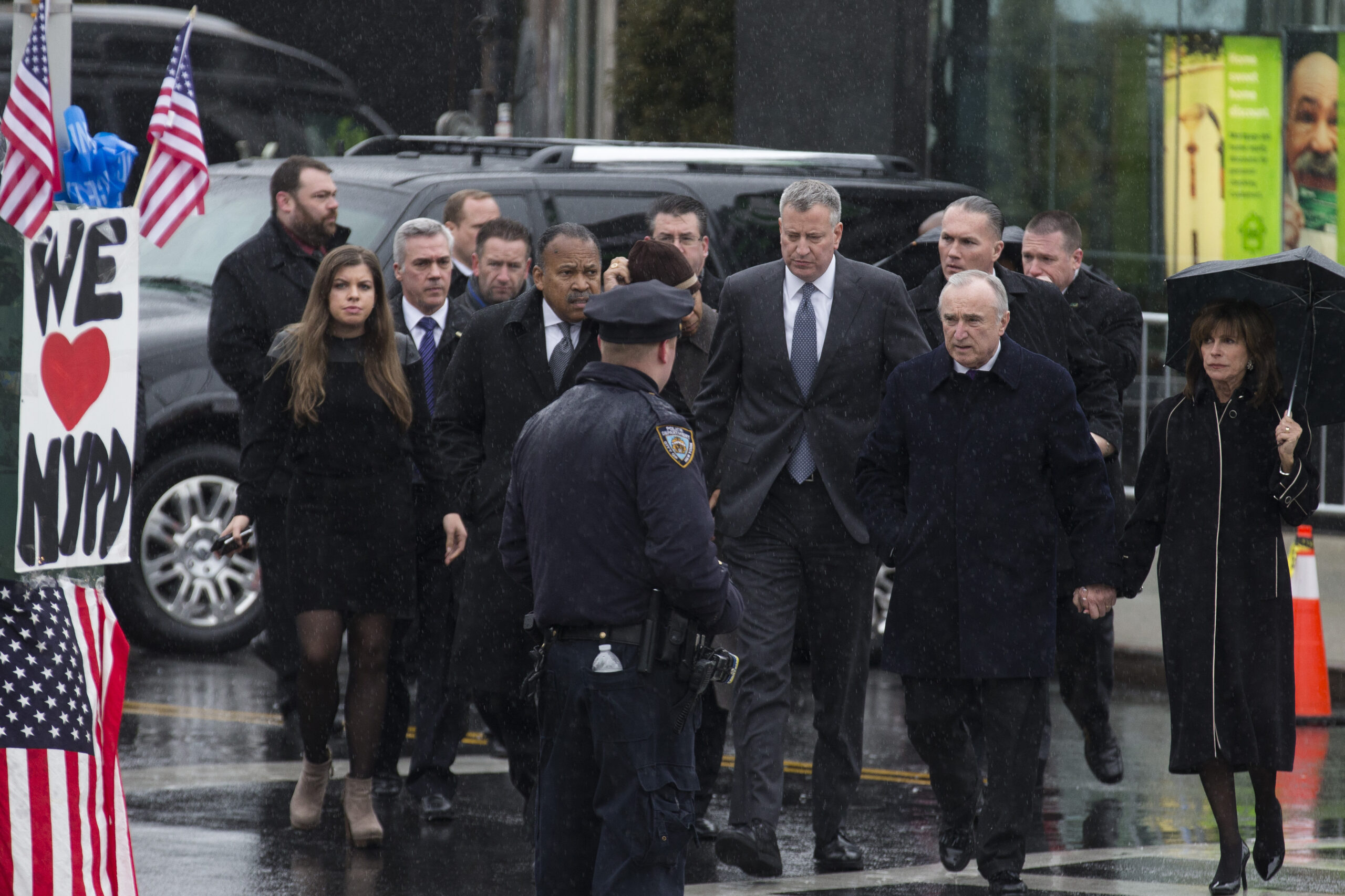 New York City police salute Bill de Blasio at slain officer’s wake