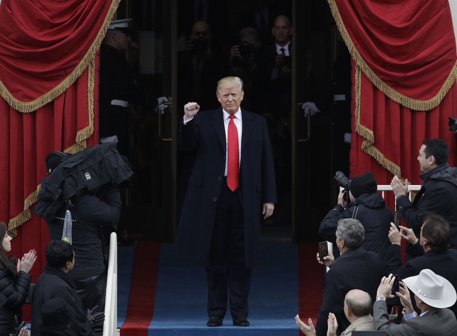 Hollywood slams Trump while he’s being inaugurated