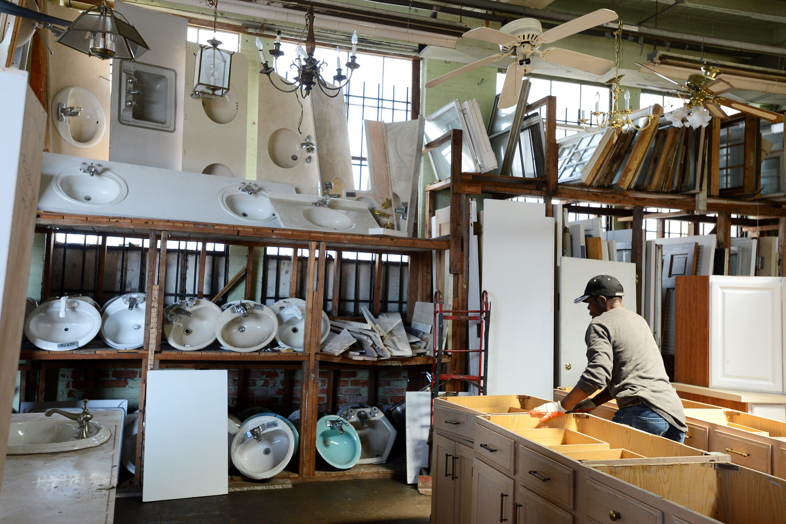 Detroit pilot project to deconstruct vacant homes