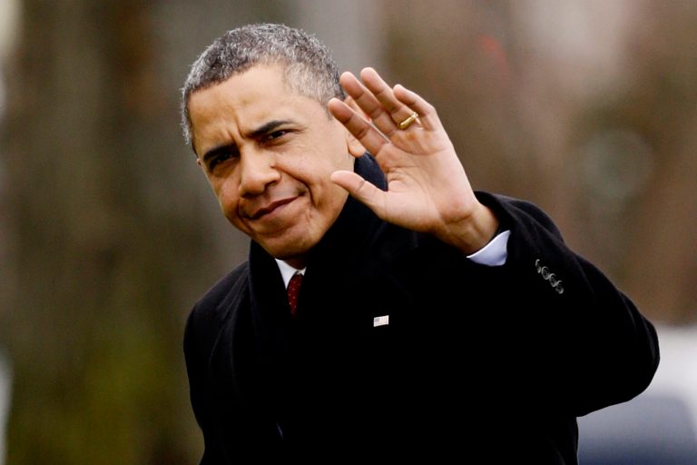   President Barack Obama waves to reporters as he steps off the Marine One helicopter and walks on the South Lawn at the White House in Washington, Thursday, Dec. 27, 2012, as he returns early from his Hawaii vacation for meetings on the fiscal cliff. (AP Photo/Charles Dharapak)  
