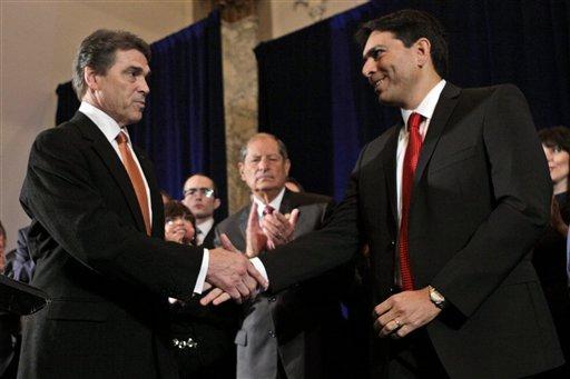 Perry stumbles in response to Romney
